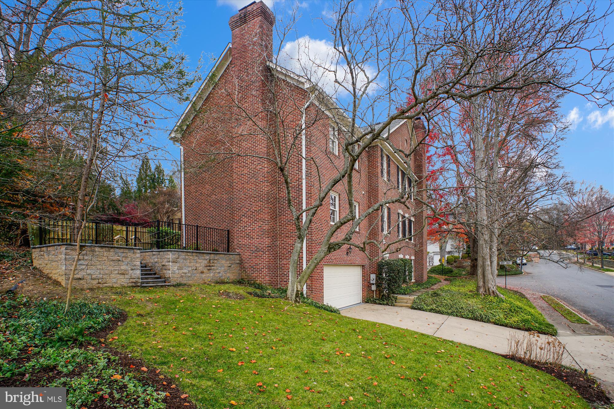 COUNTRY CLUB HILLS - Residential