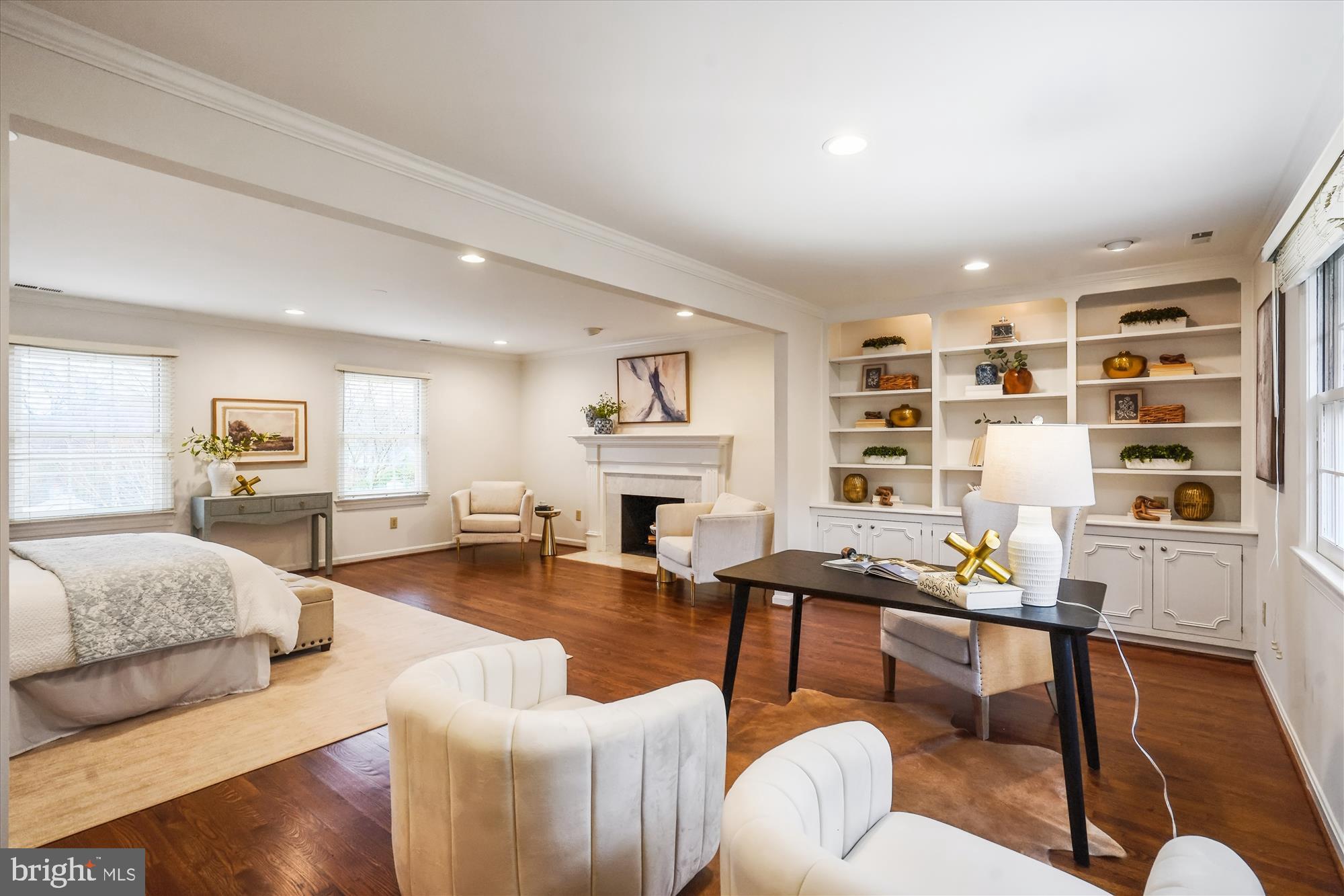 COUNTRY CLUB HILLS - Residential