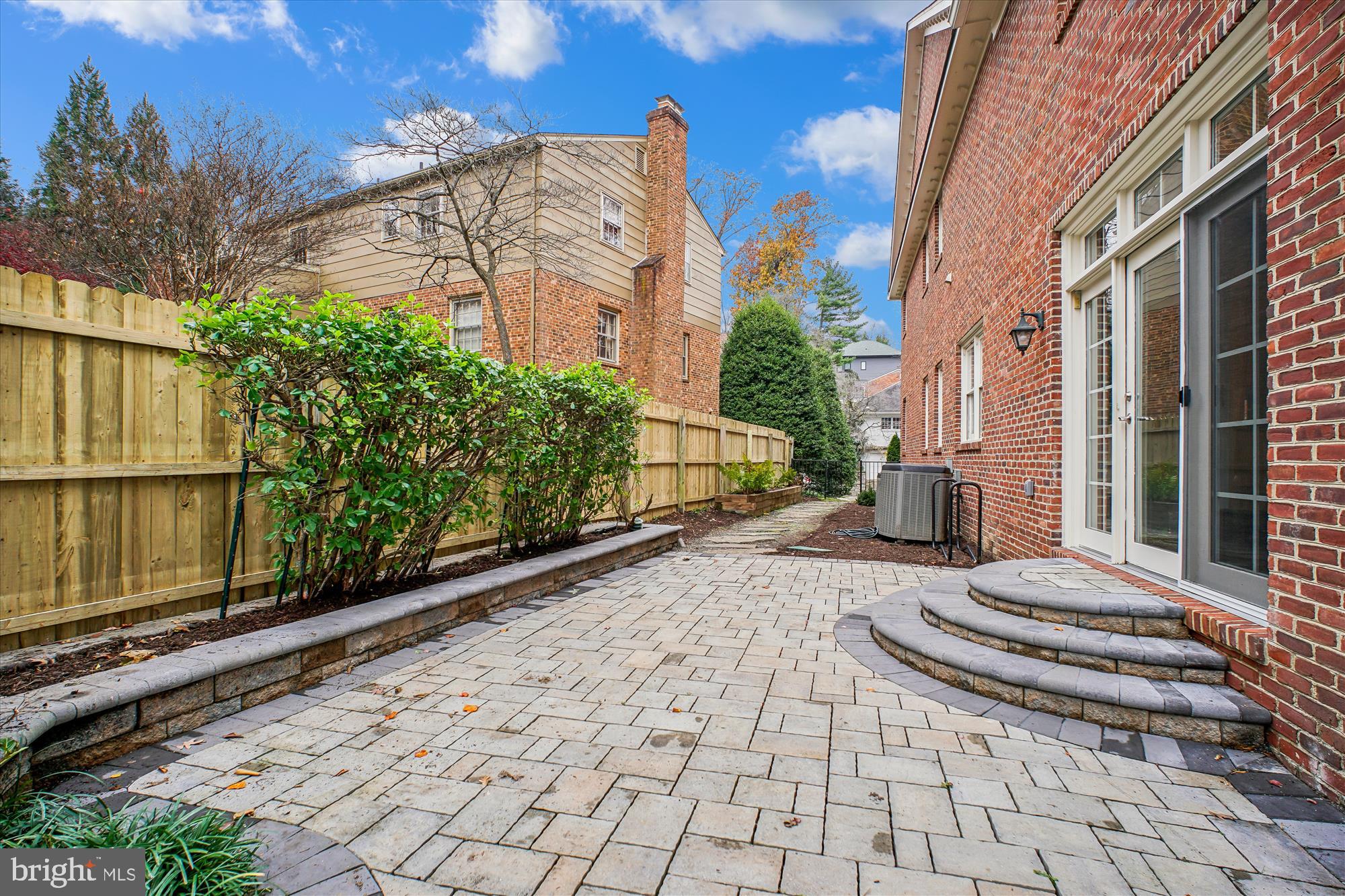 COUNTRY CLUB HILLS - Residential