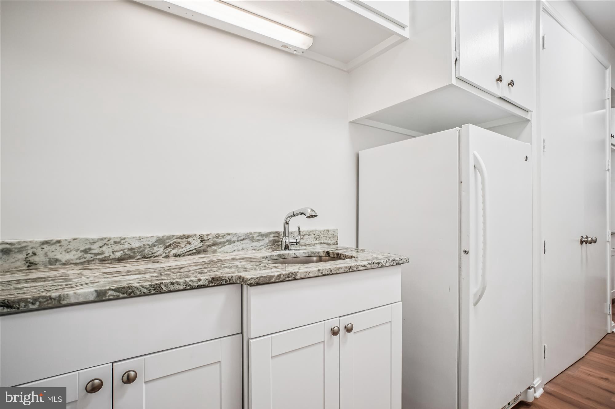 COUNTRY CLUB HILLS - Residential