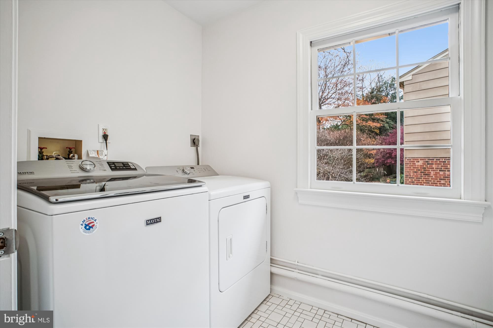 COUNTRY CLUB HILLS - Residential