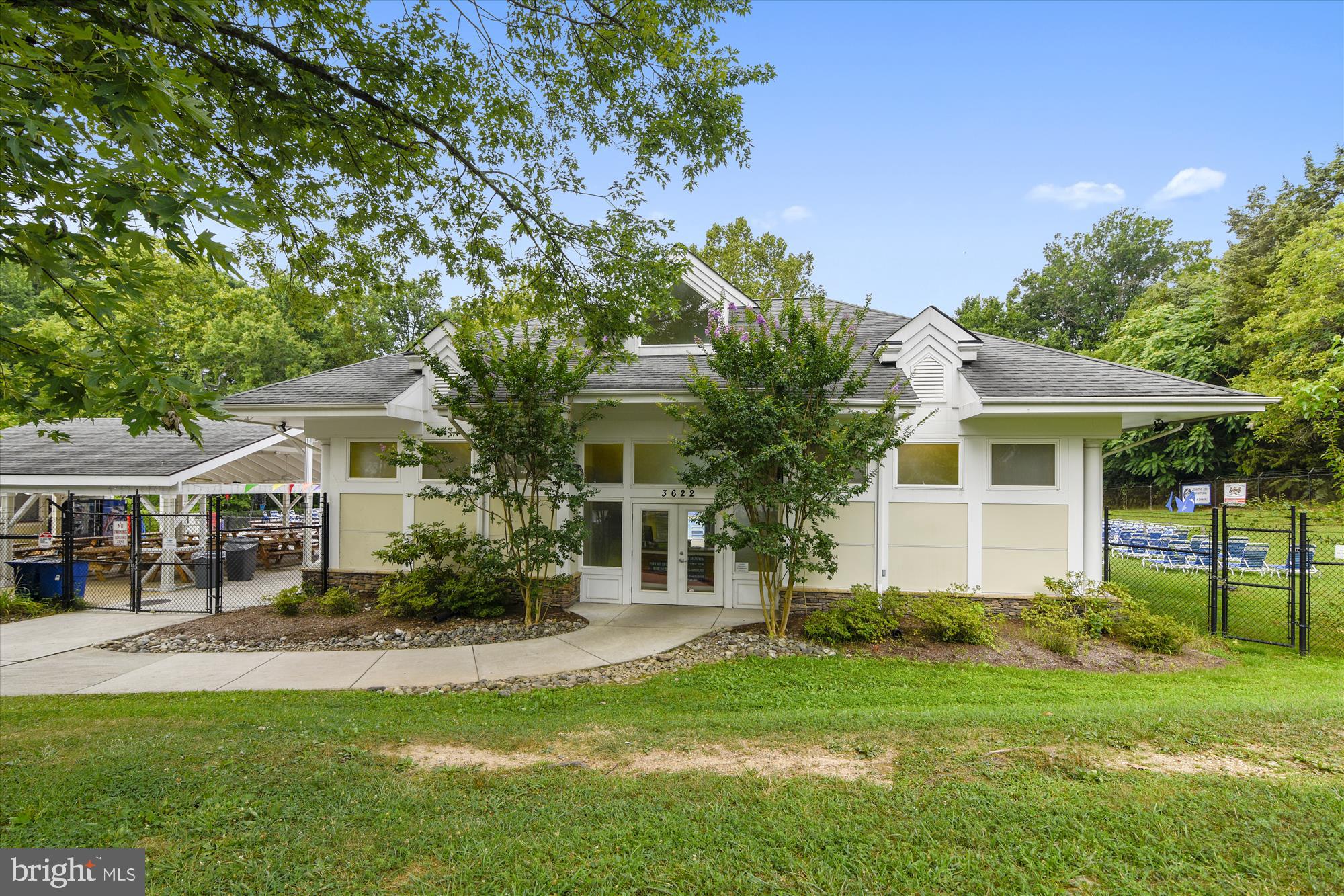 COUNTRY CLUB HILLS - Residential