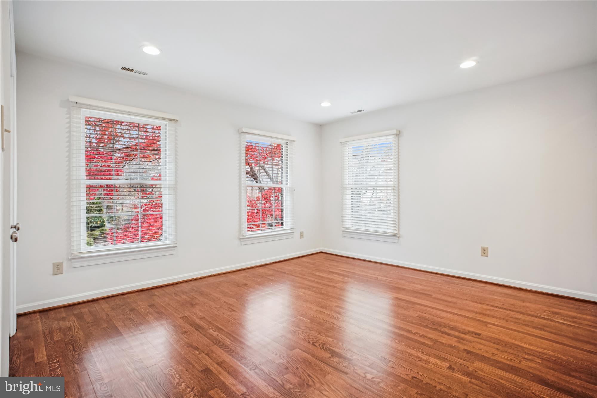 COUNTRY CLUB HILLS - Residential