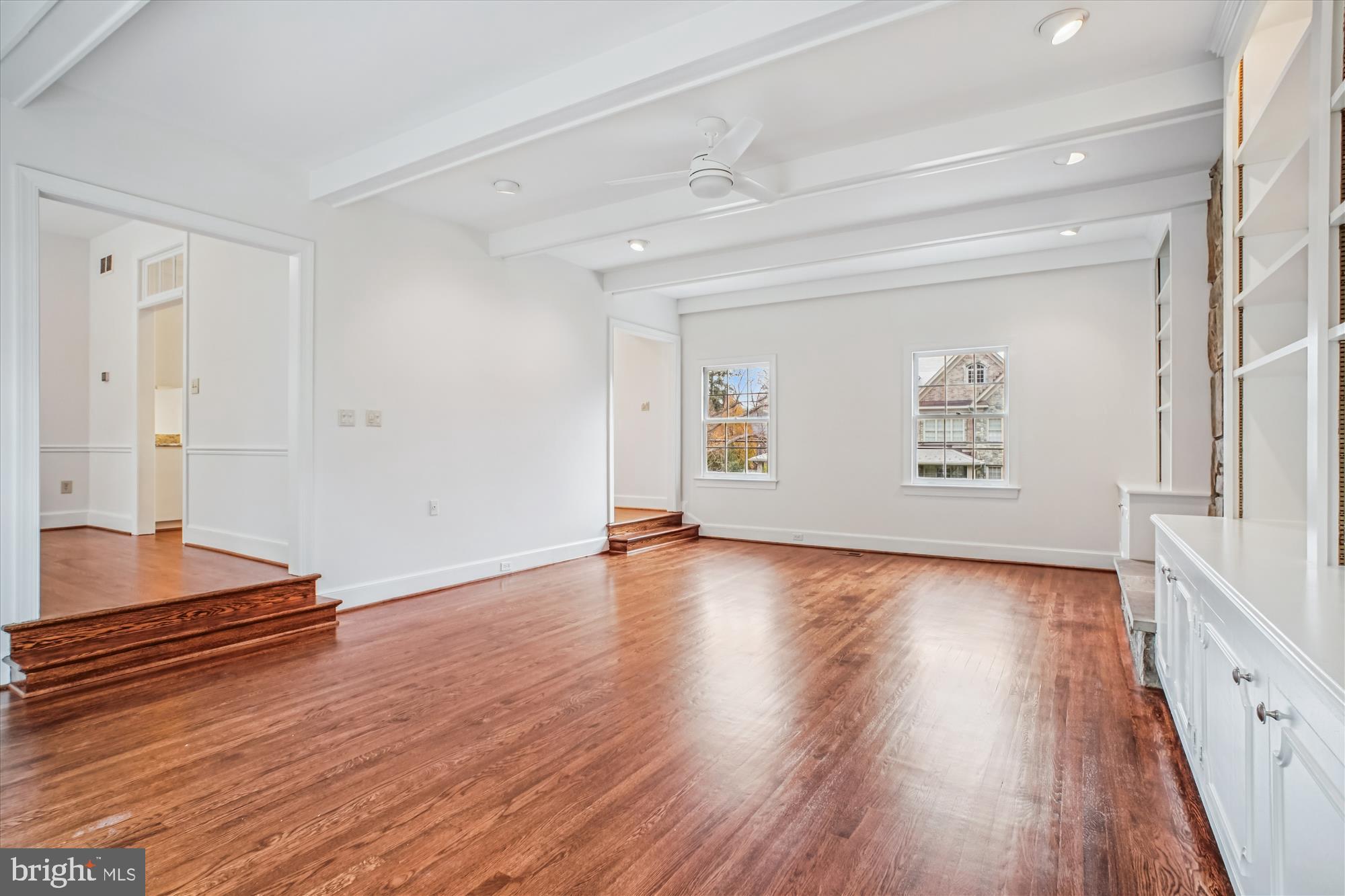 COUNTRY CLUB HILLS - Residential