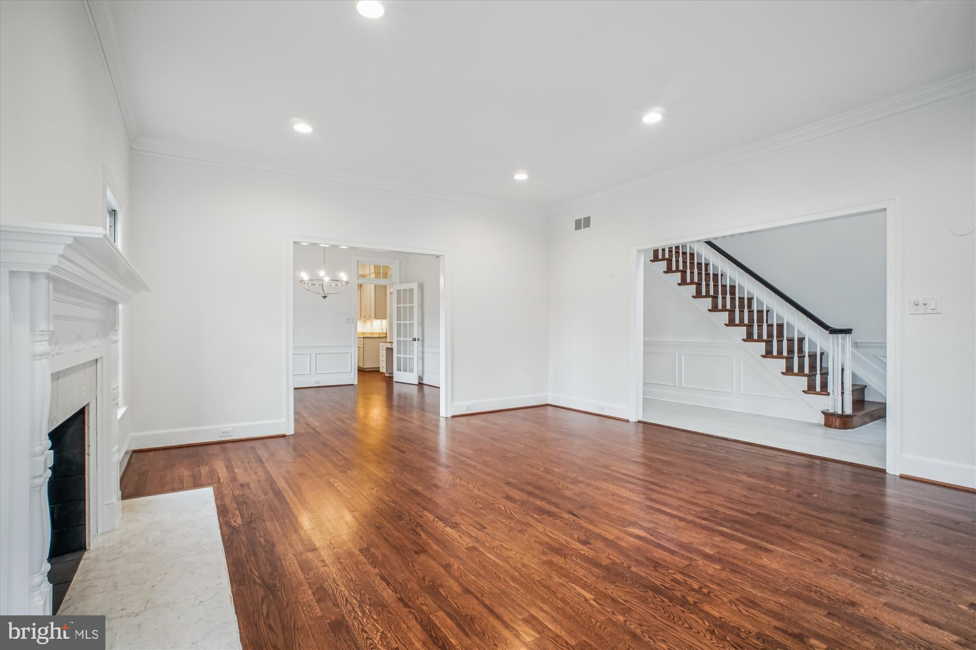 COUNTRY CLUB HILLS - Residential