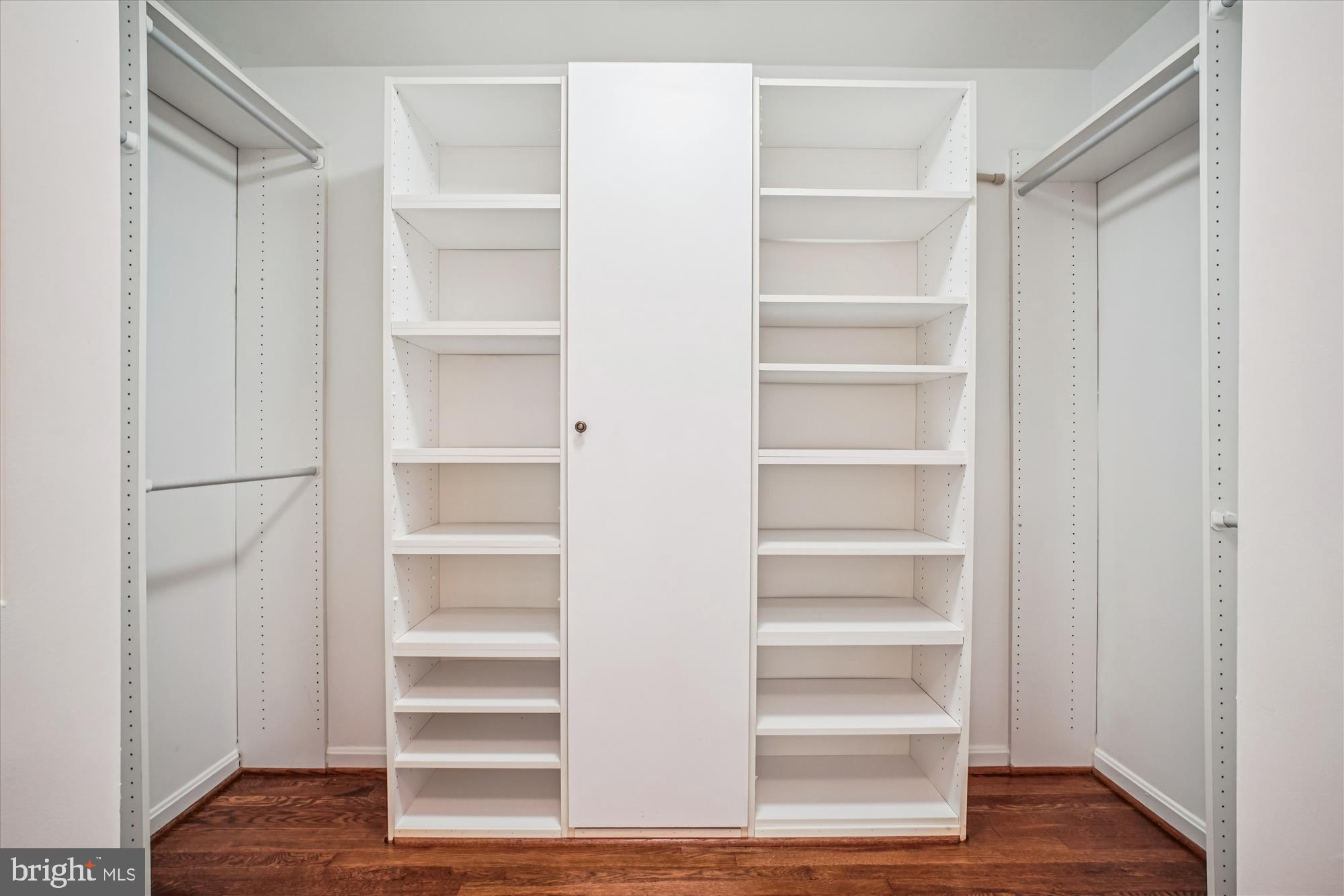 COUNTRY CLUB HILLS - Residential