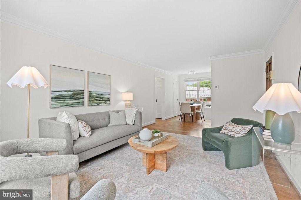 Photo of 17 Auburn Court #B, ALEXANDRIA, VA 22305 (MLS # VAAX2060434)