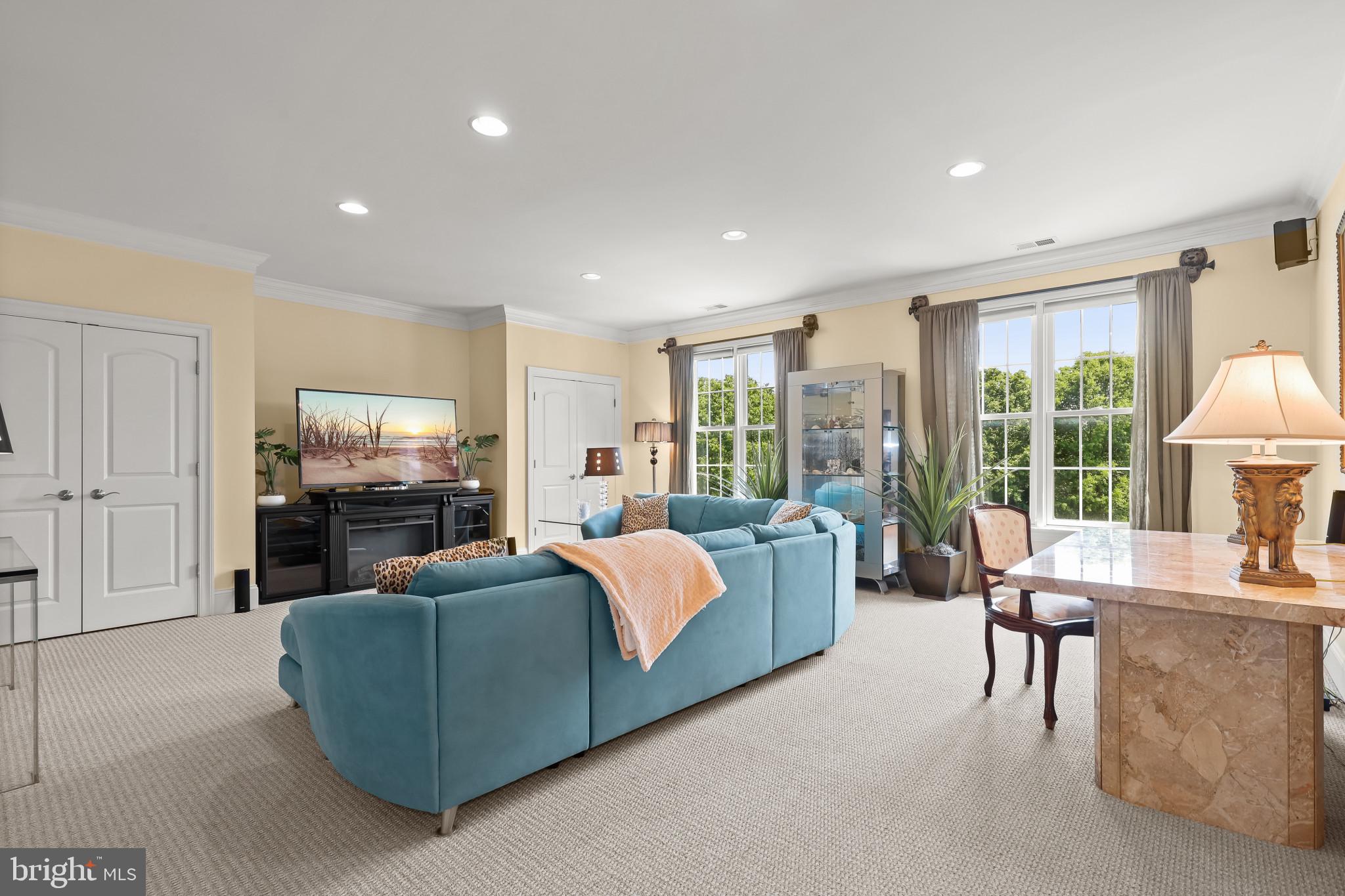 FOX MEADOW - Residential