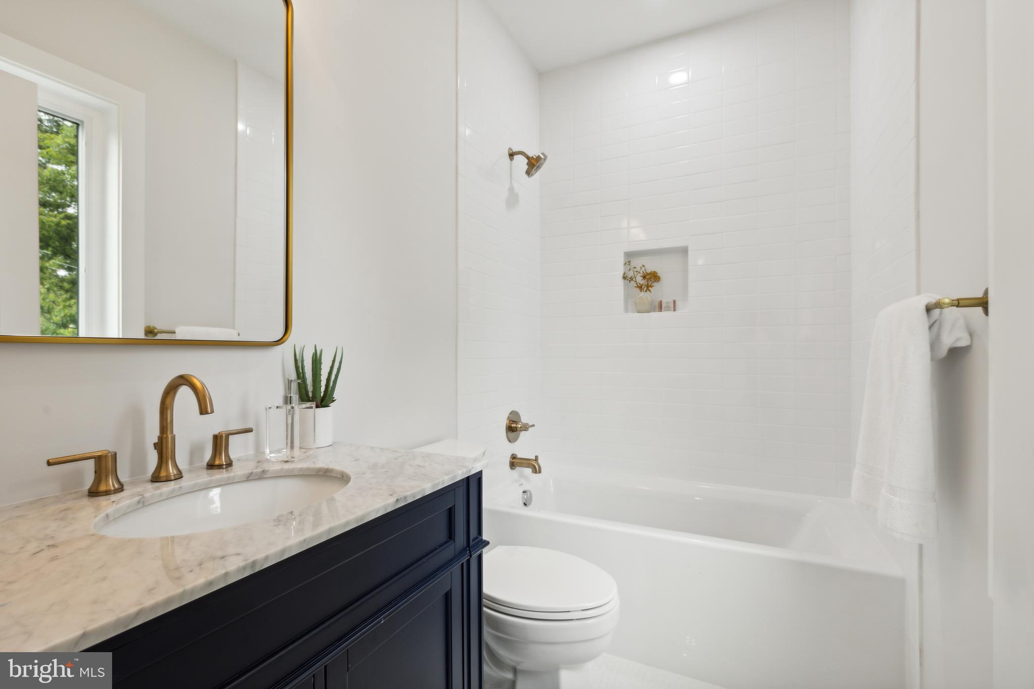 LINDSEY'S - Residential