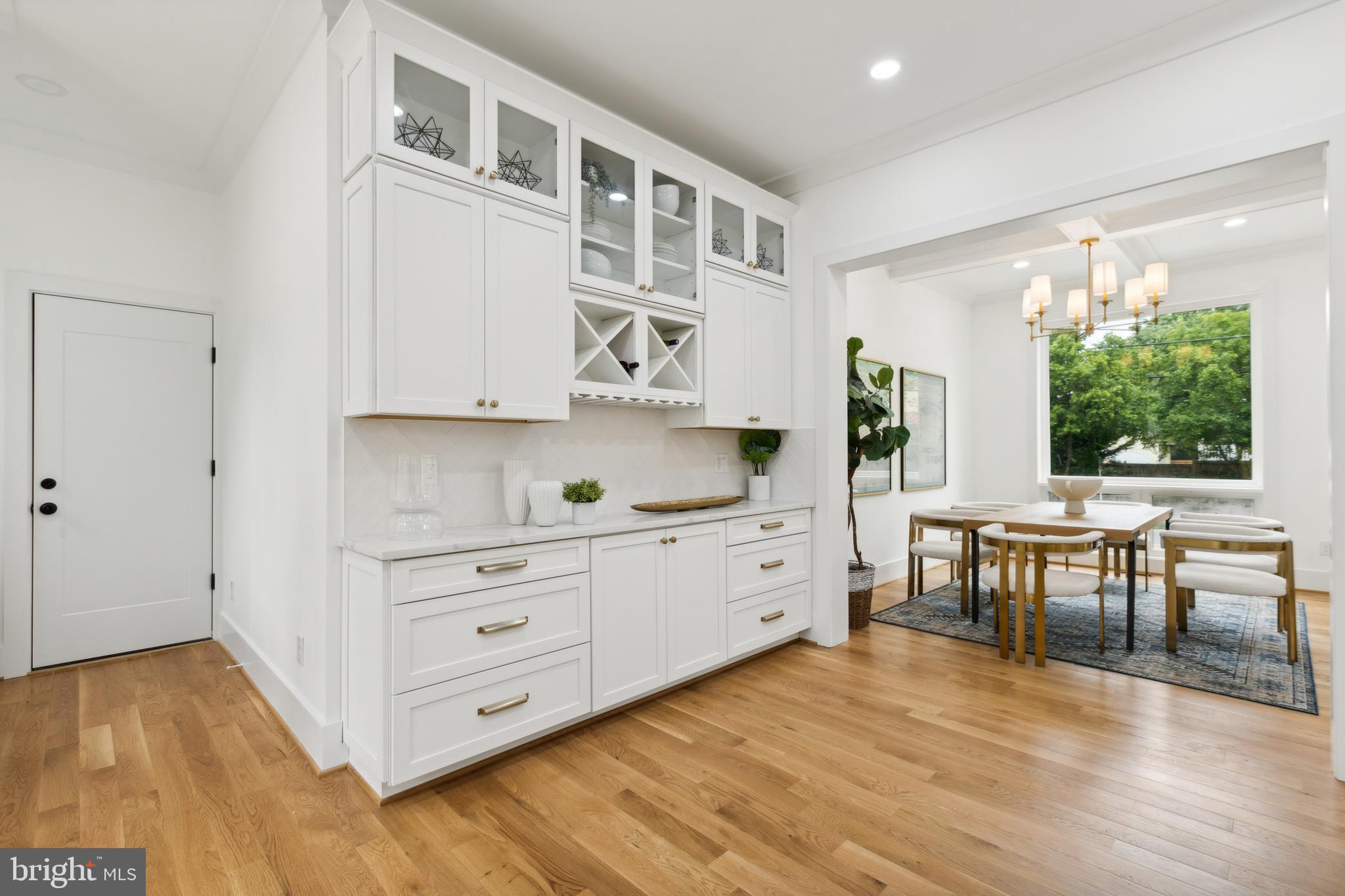 LINDSEY'S - Residential