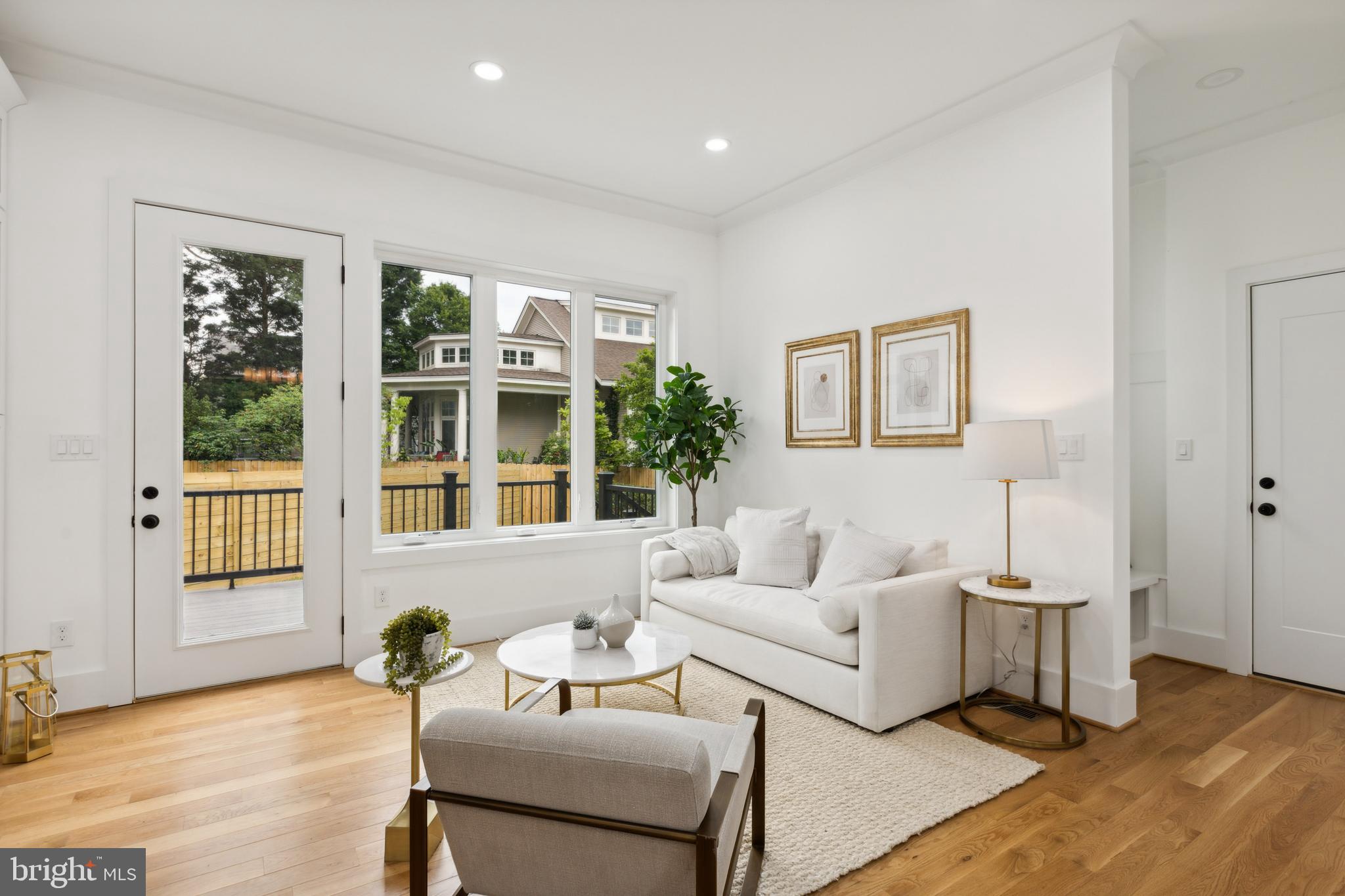 LINDSEY'S - Residential