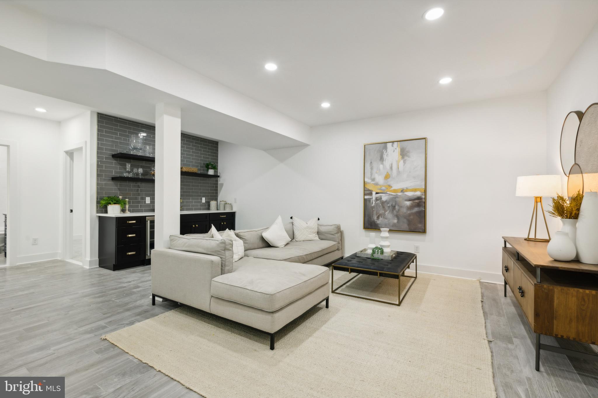 LINDSEY'S - Residential