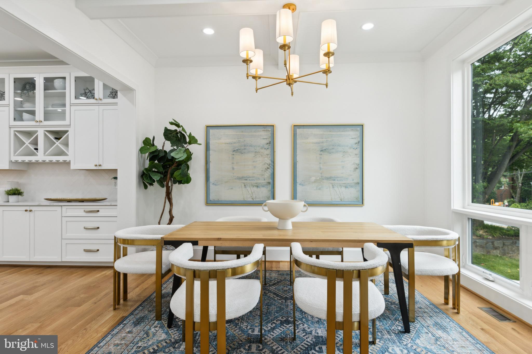 LINDSEY'S - Residential