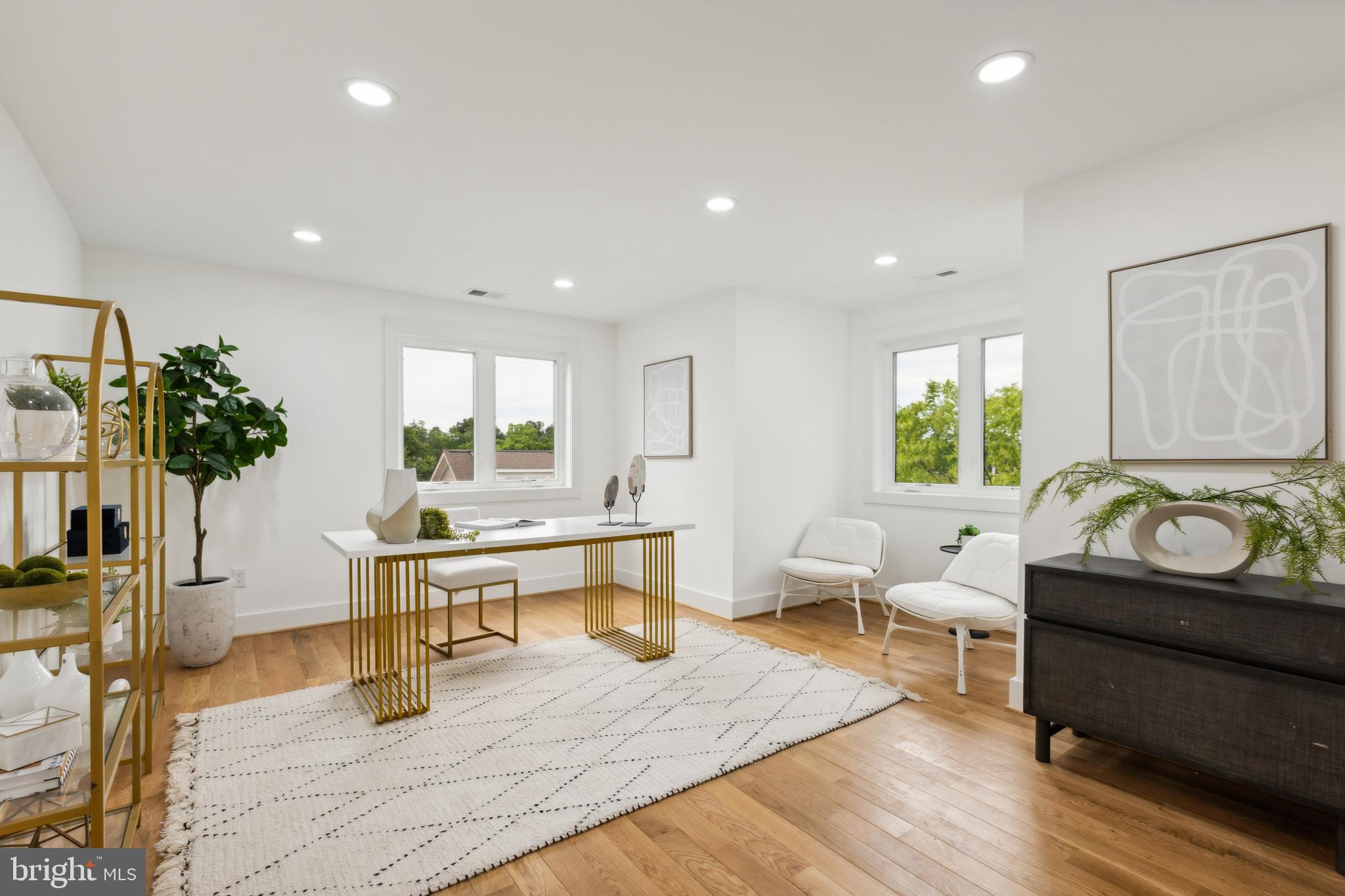 LINDSEY'S - Residential