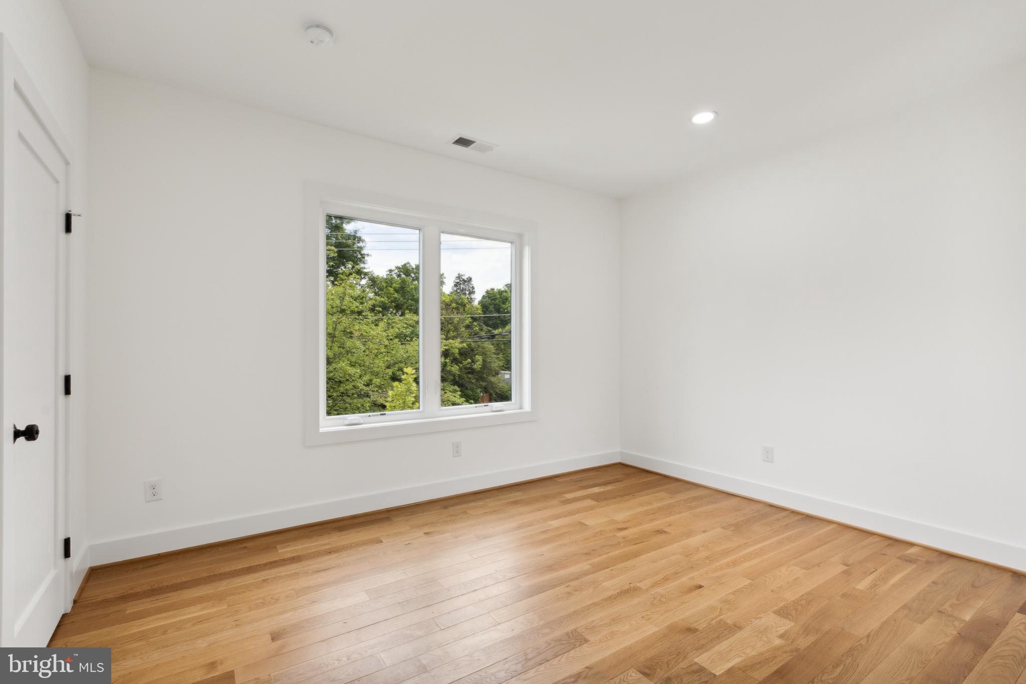 LINDSEY'S - Residential