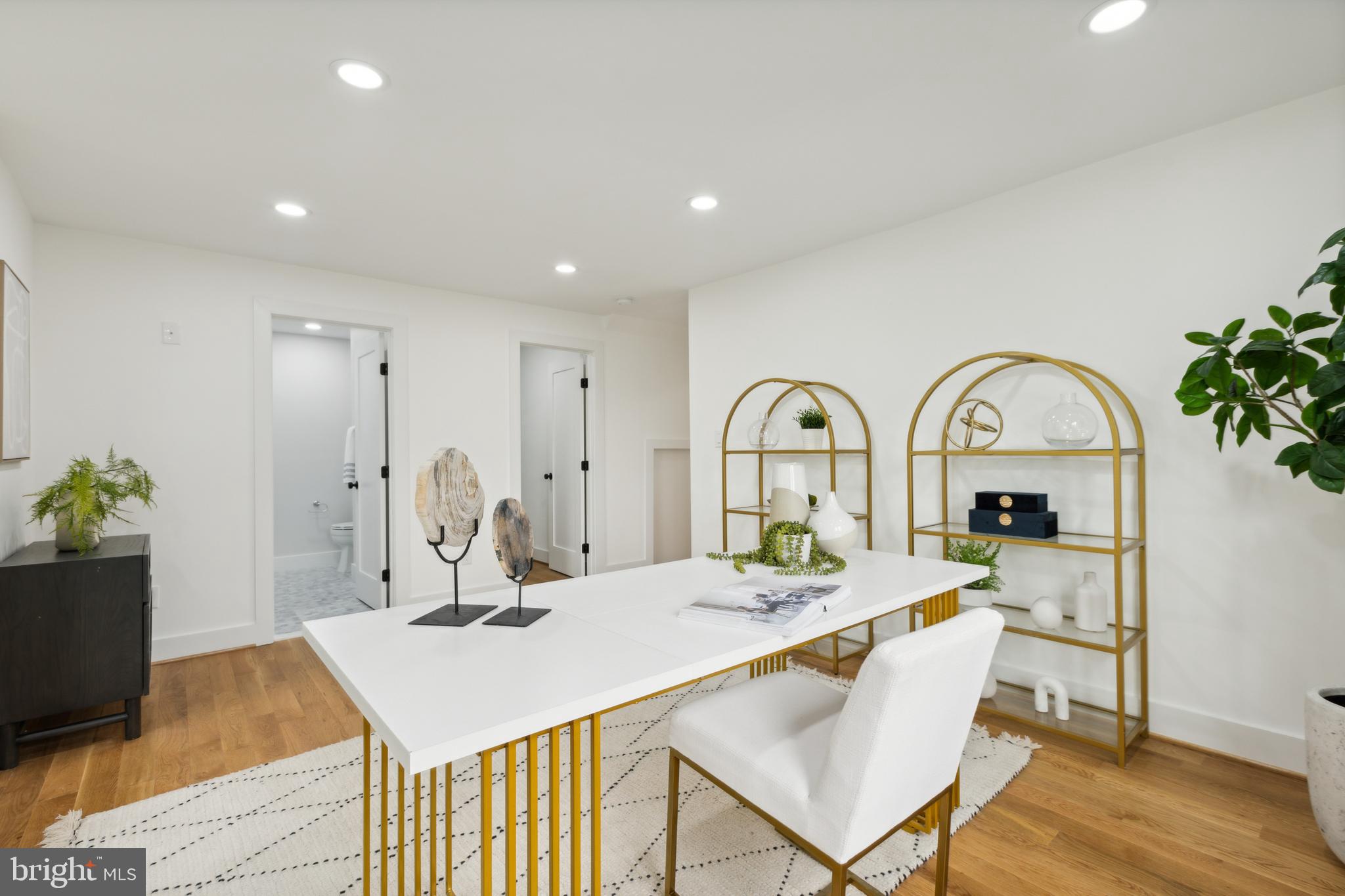 LINDSEY'S - Residential