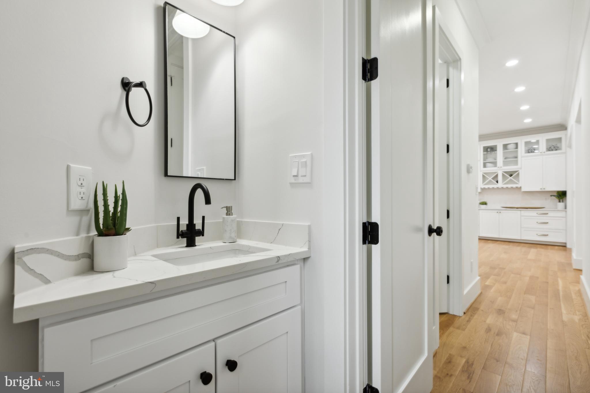 LINDSEY'S - Residential