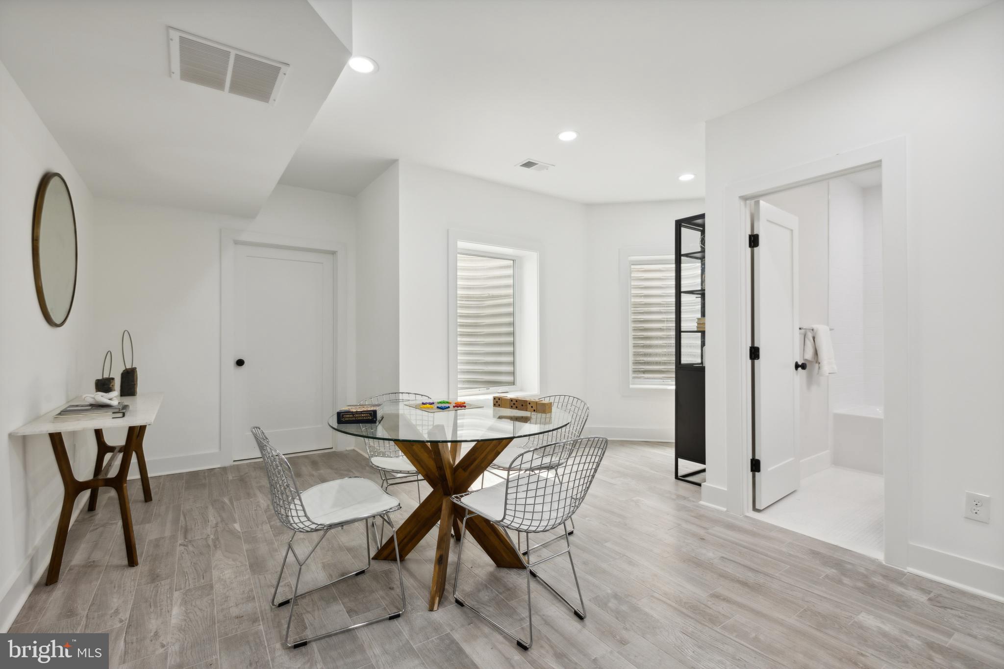 LINDSEY'S - Residential