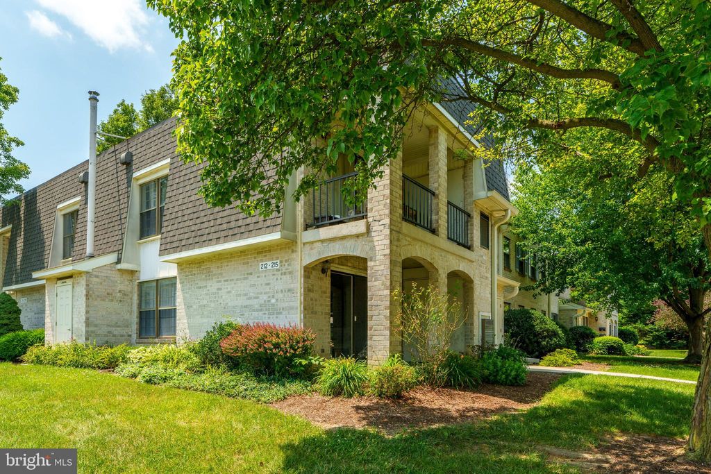 Photo of 212 Valleybrook Drive, Lancaster, PA 17601 (MLS # PALA2052618)