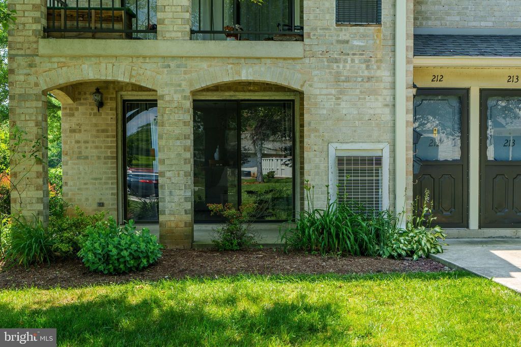 Photo of 212 Valleybrook Drive, Lancaster, PA 17601 (MLS # PALA2052618)