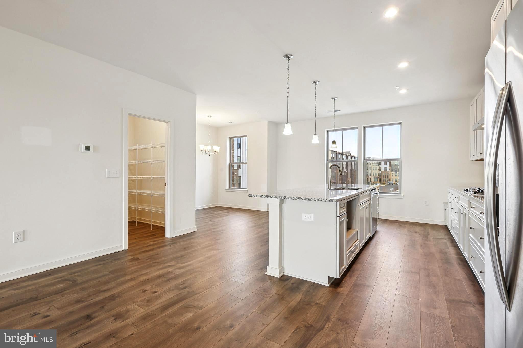 46007 WOODPECKER SQ.