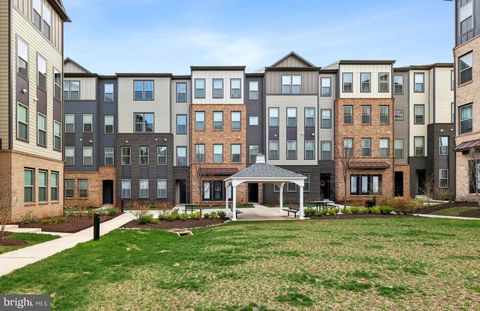 46007 WOODPECKER SQ. STERLING VA 20165