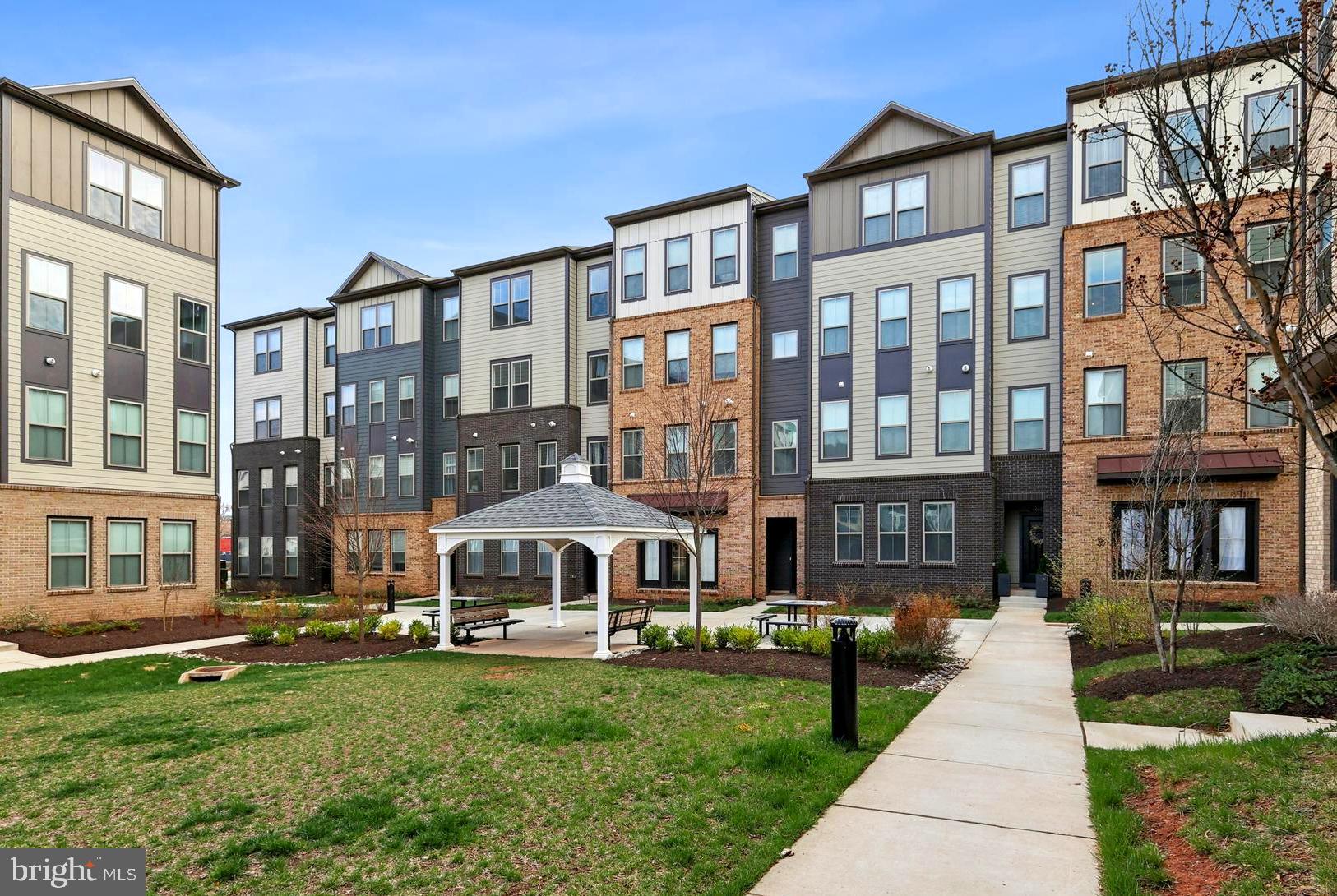 46007 WOODPECKER SQ.