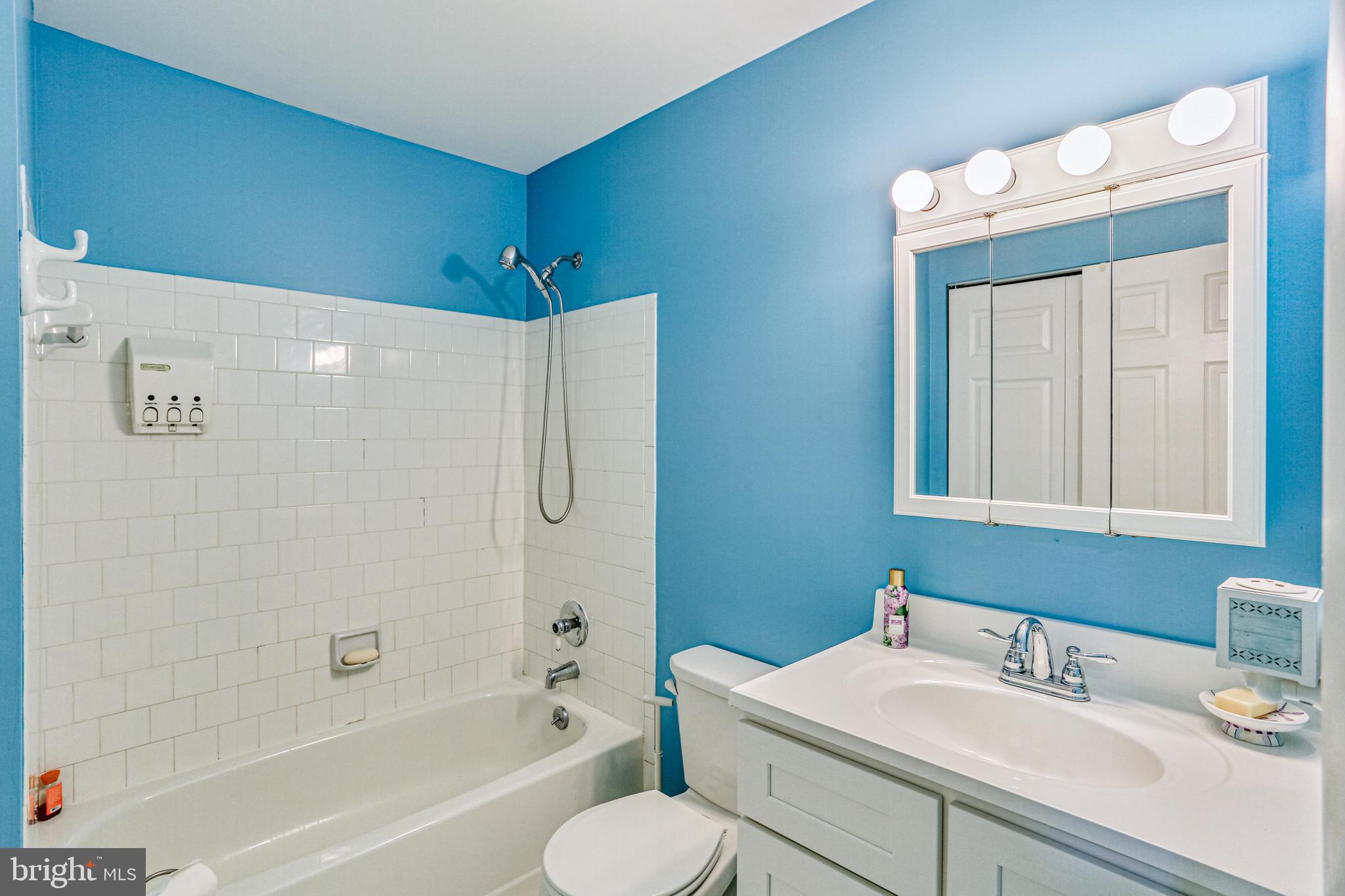 DIVINITY COVE - Residential