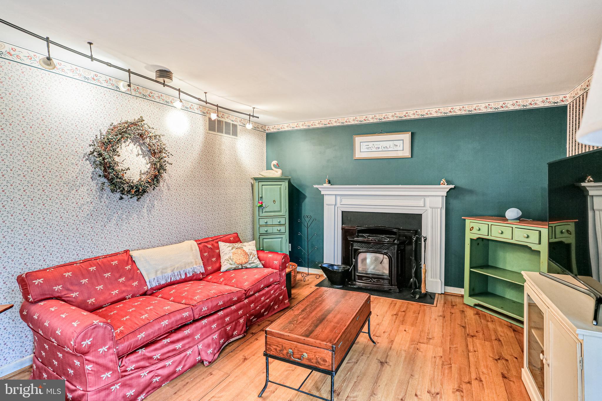 DIVINITY COVE - Residential