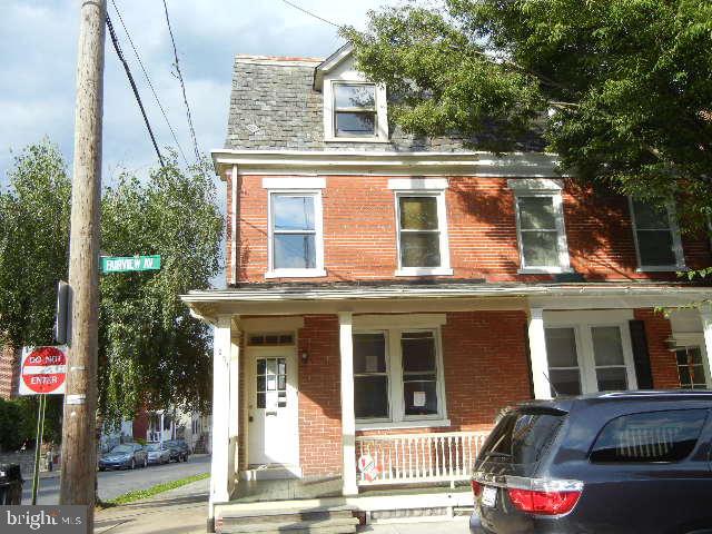 Come and see this large Lancaster City end of row home with 4 BR's, 1 BA and brick exterior. Close to all amenities and entertainment. Great opportunity! This is a Fannie Mae HomePath property.