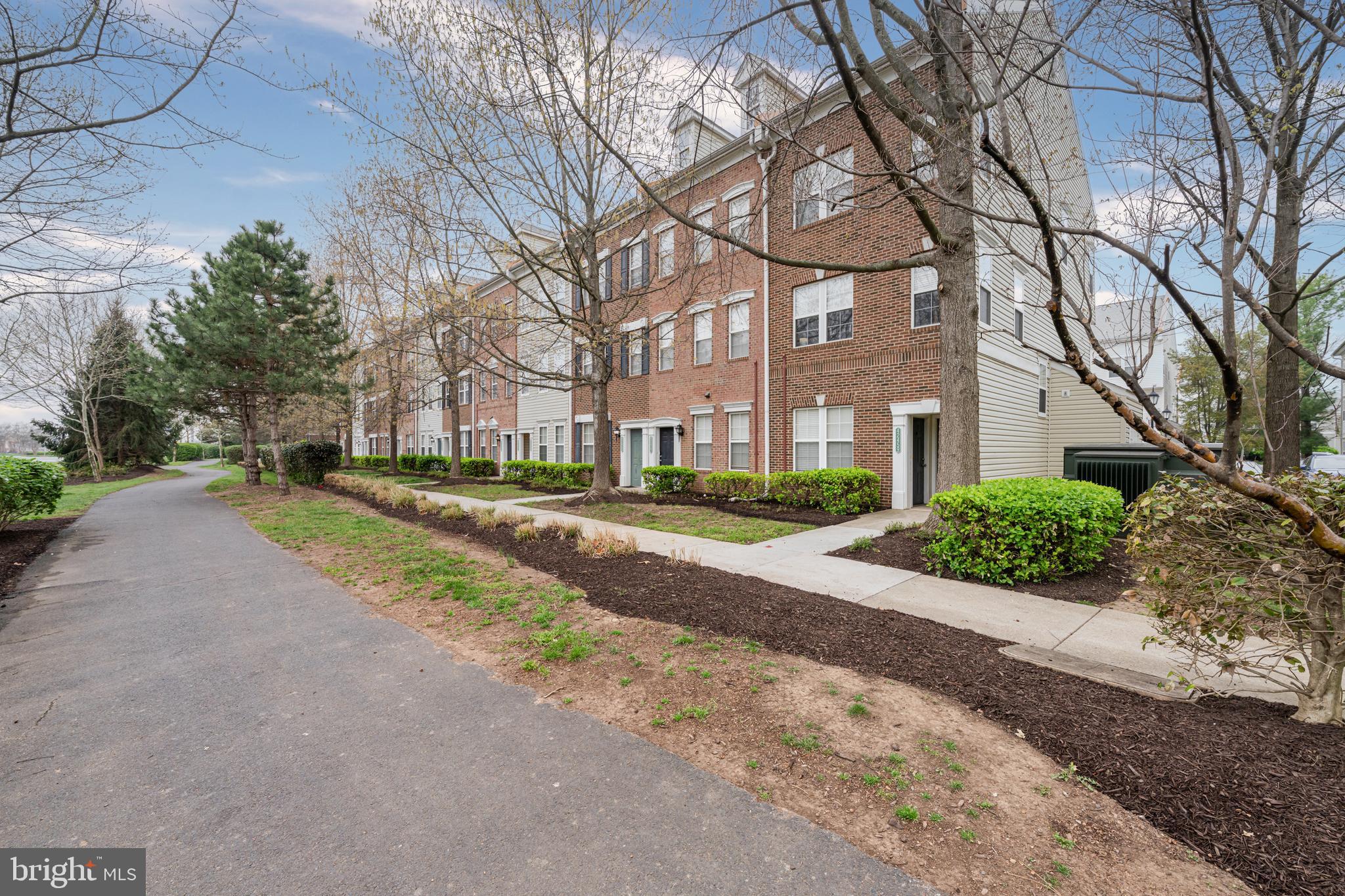 42461 ROCKROSE SQUARE