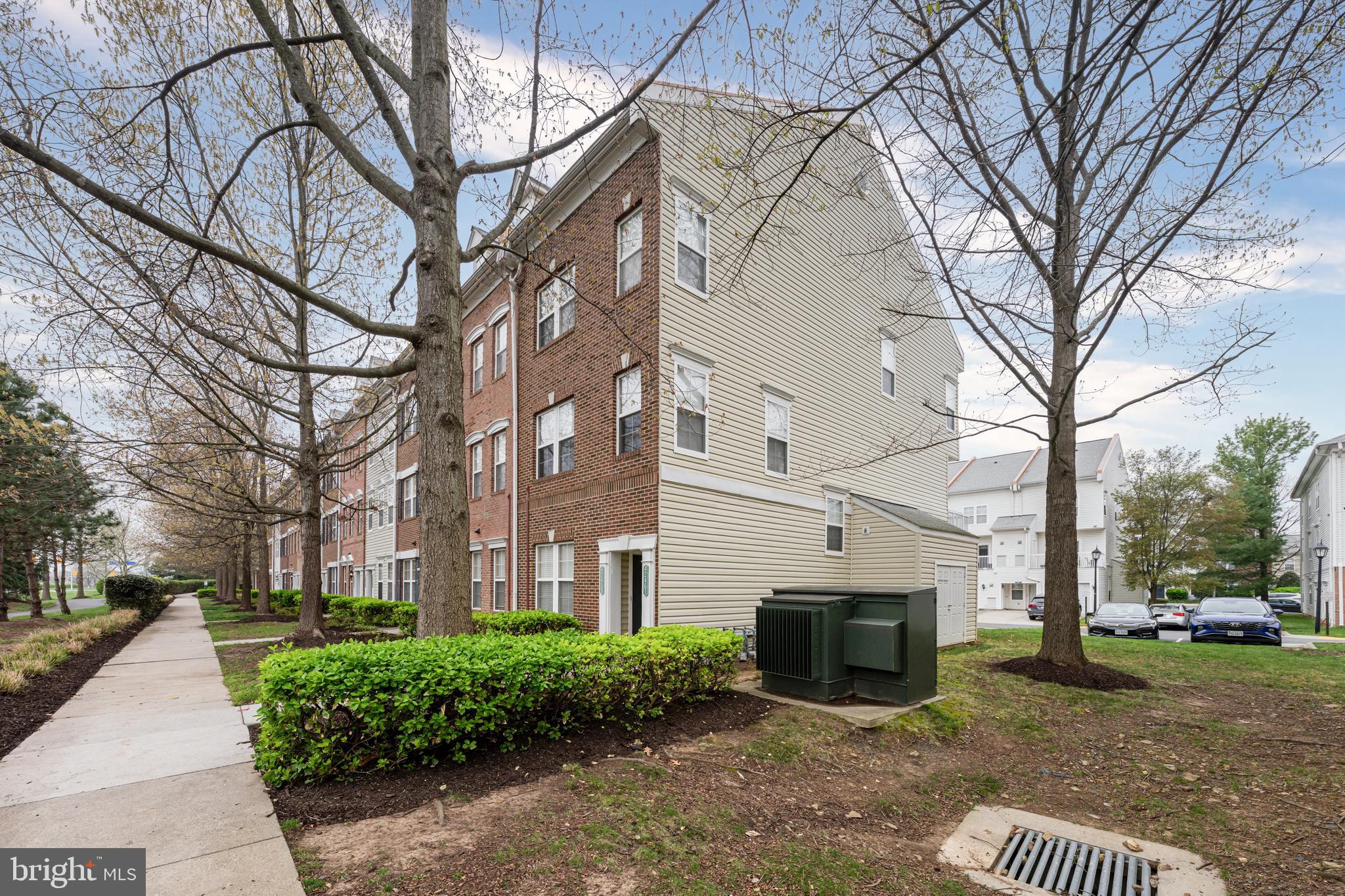 42461 ROCKROSE SQUARE