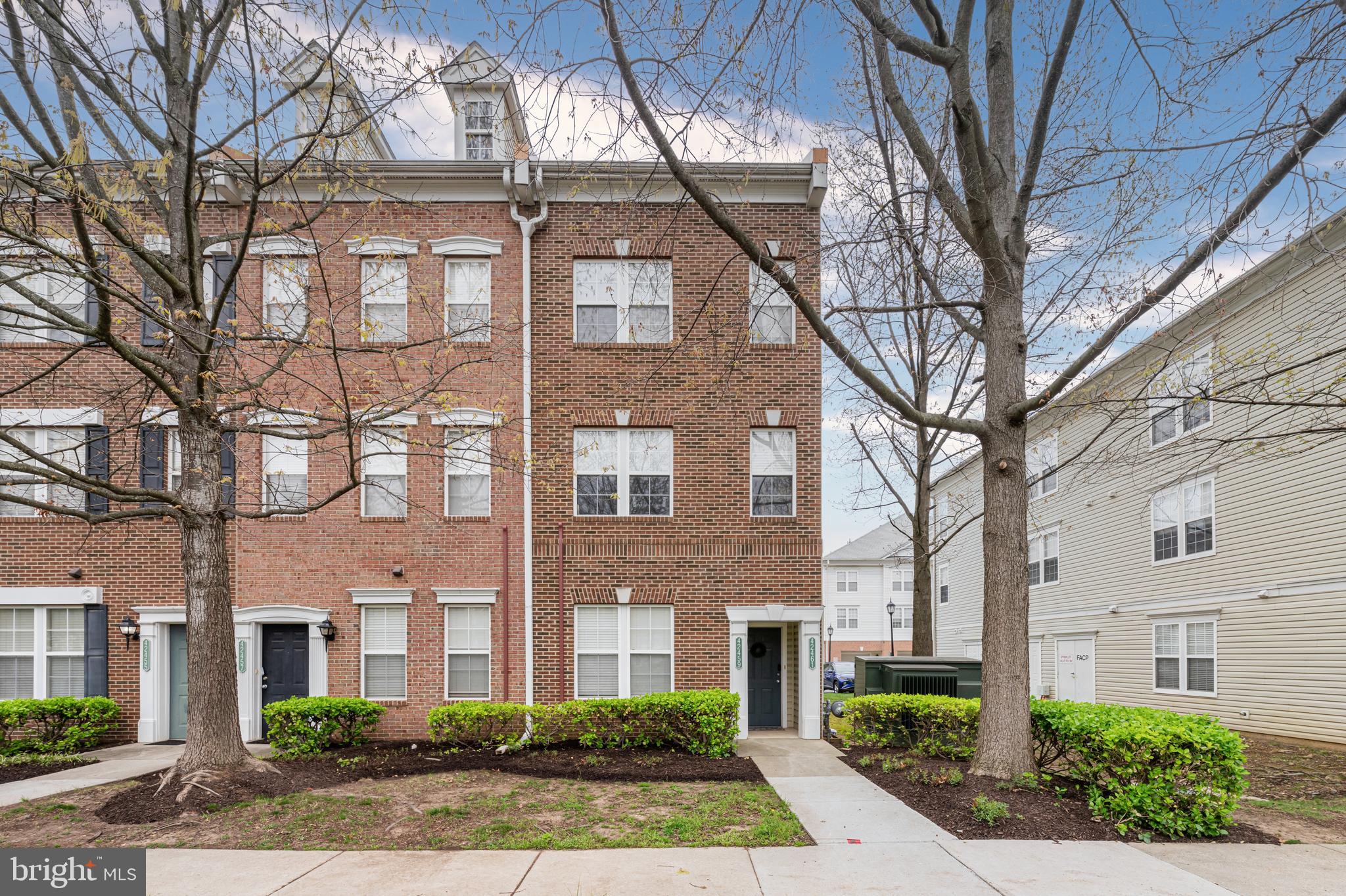 42461 ROCKROSE SQUARE