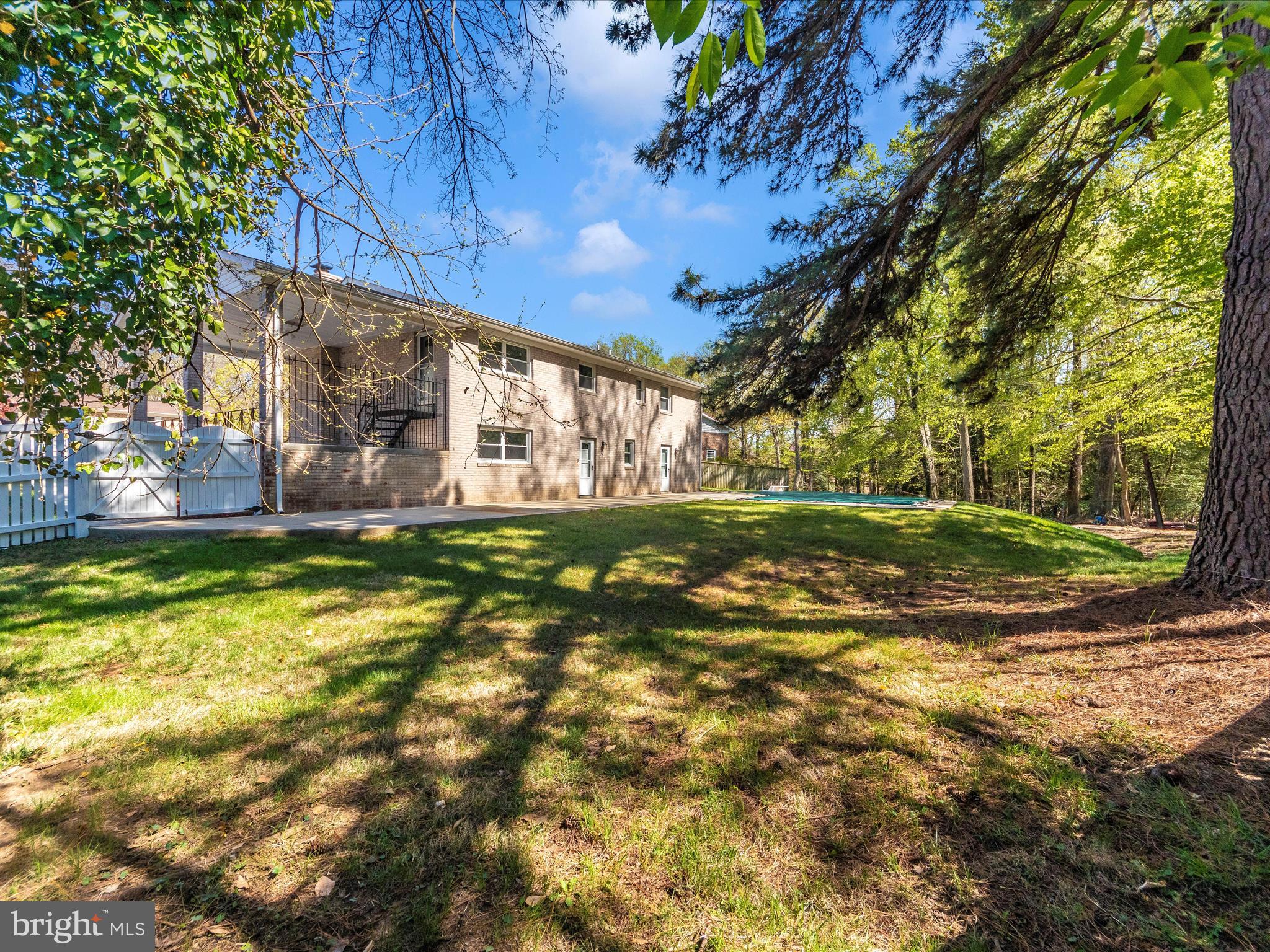 SURRATTS GARDENS - Residential