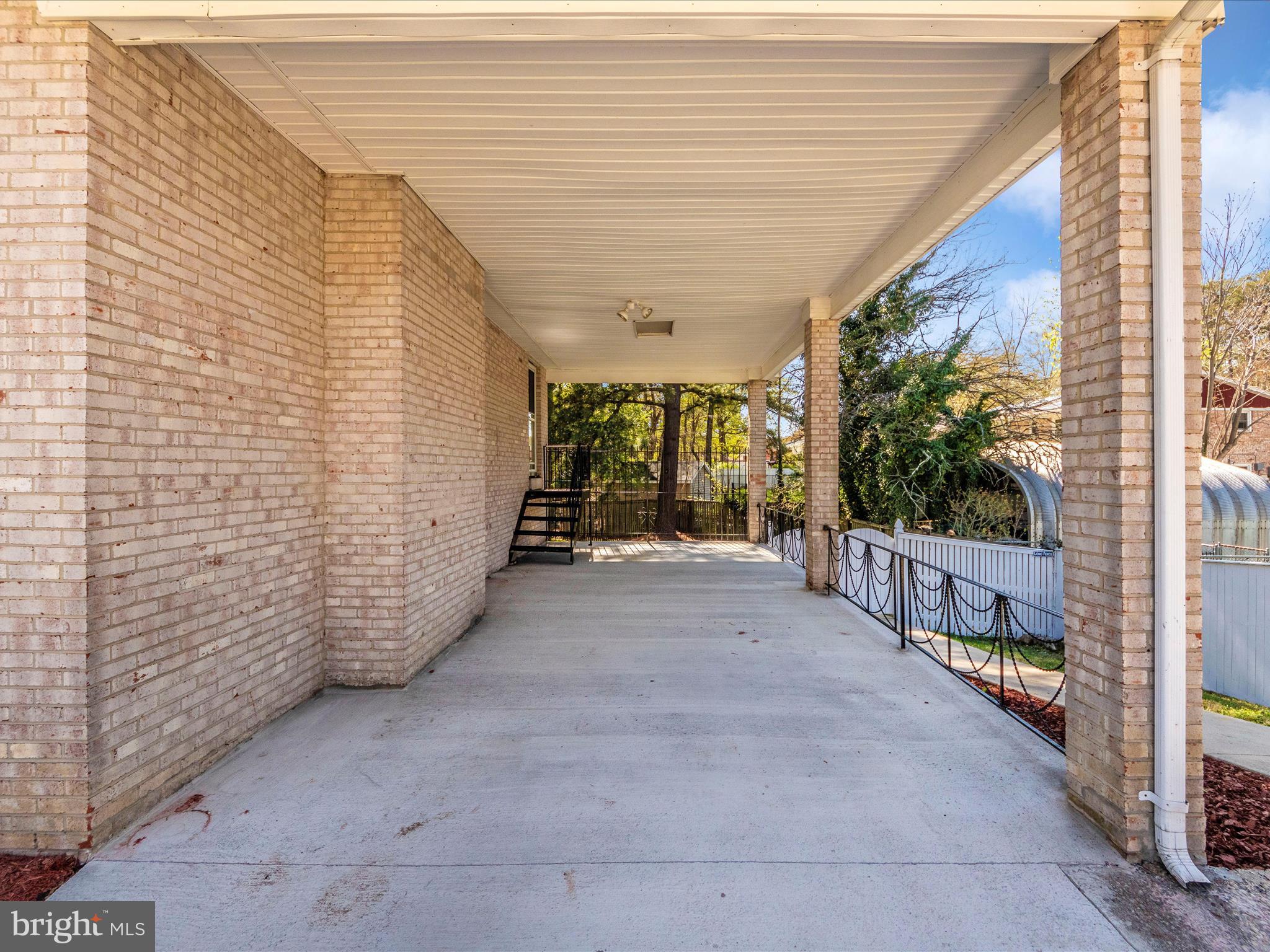 SURRATTS GARDENS - Residential