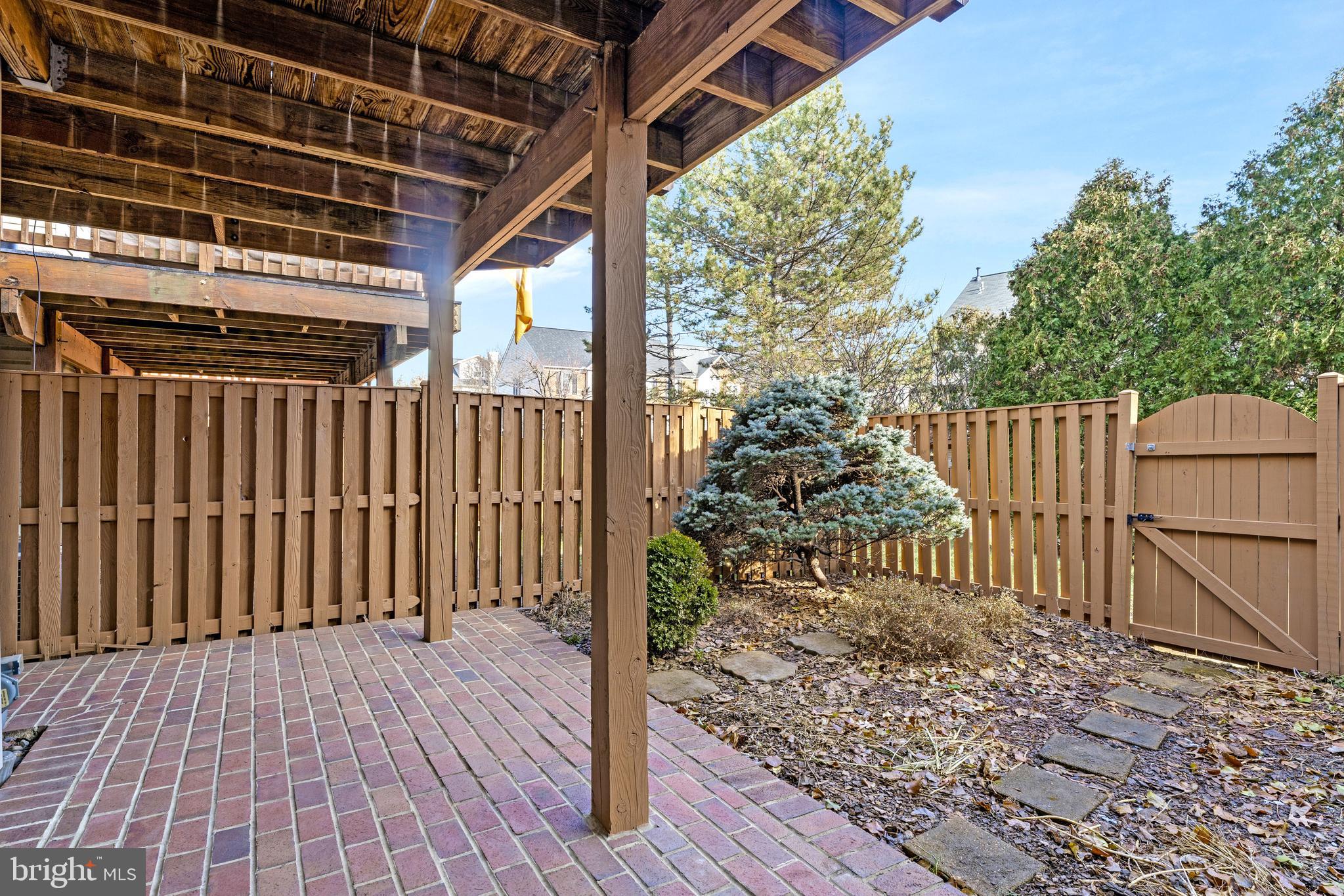 MADRILLON SPRINGS - Residential