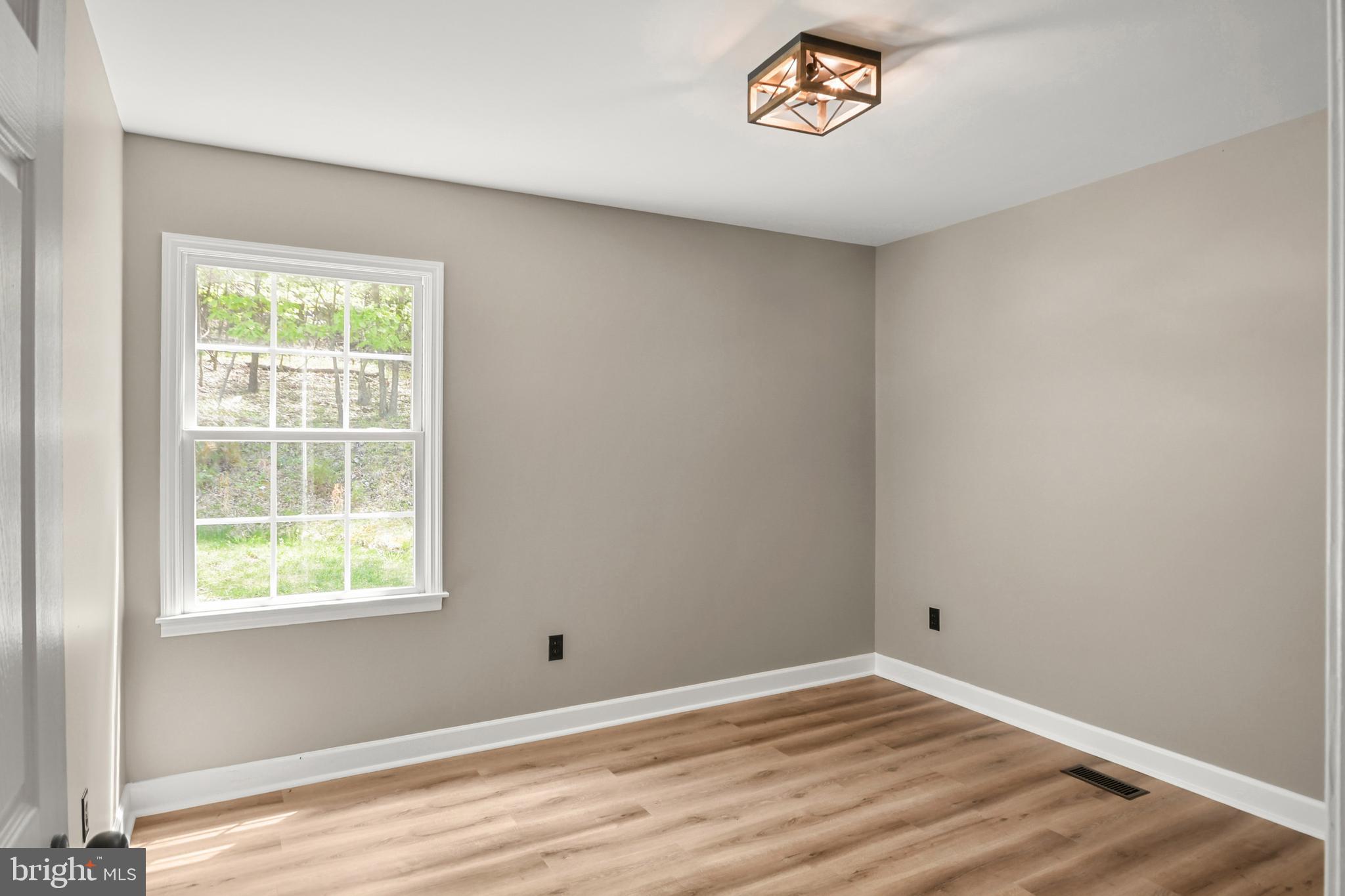 KEEDYSVILLE - Residential