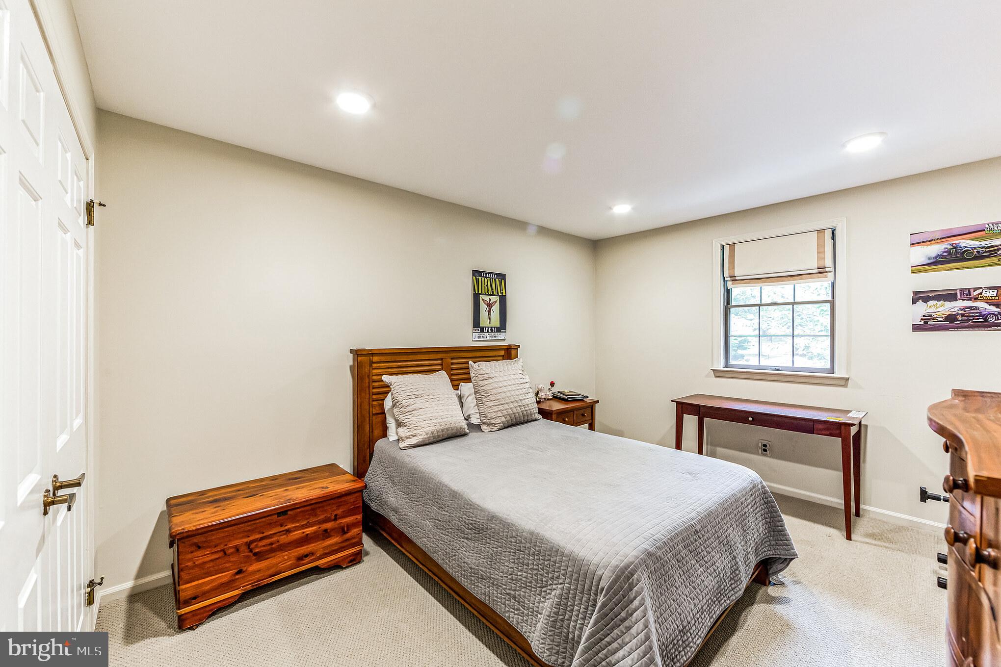 RUSTMONT - Residential