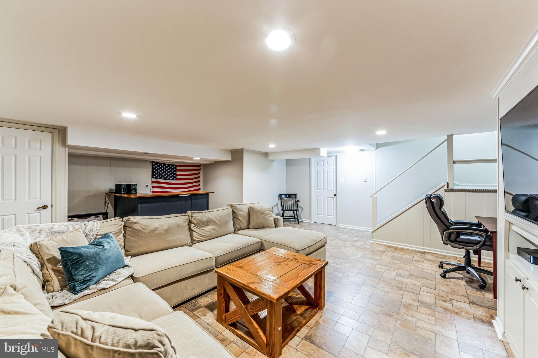 RUSTMONT - Residential