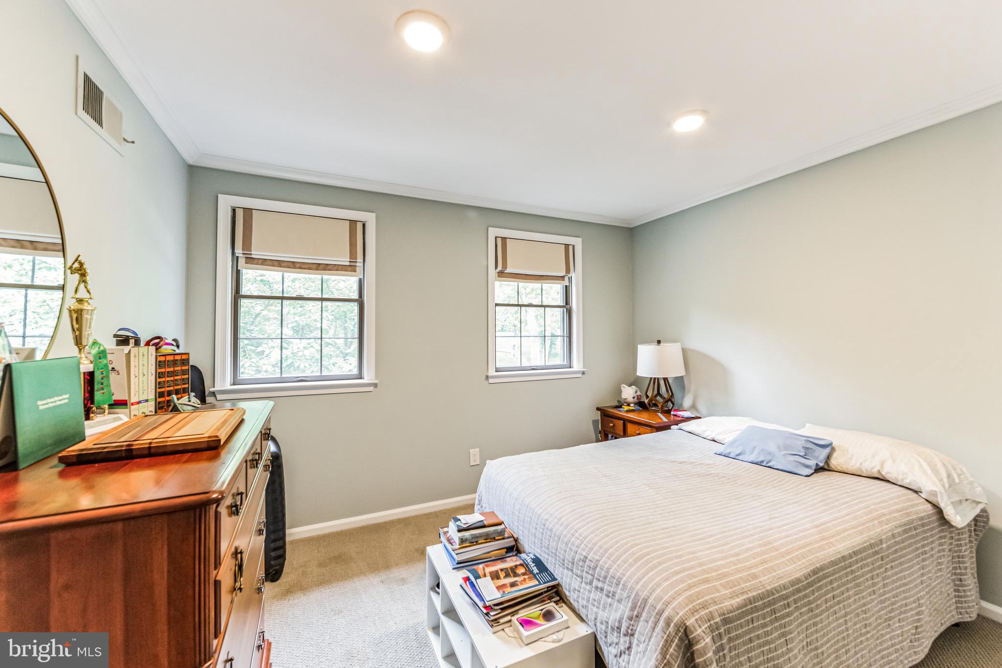 RUSTMONT - Residential