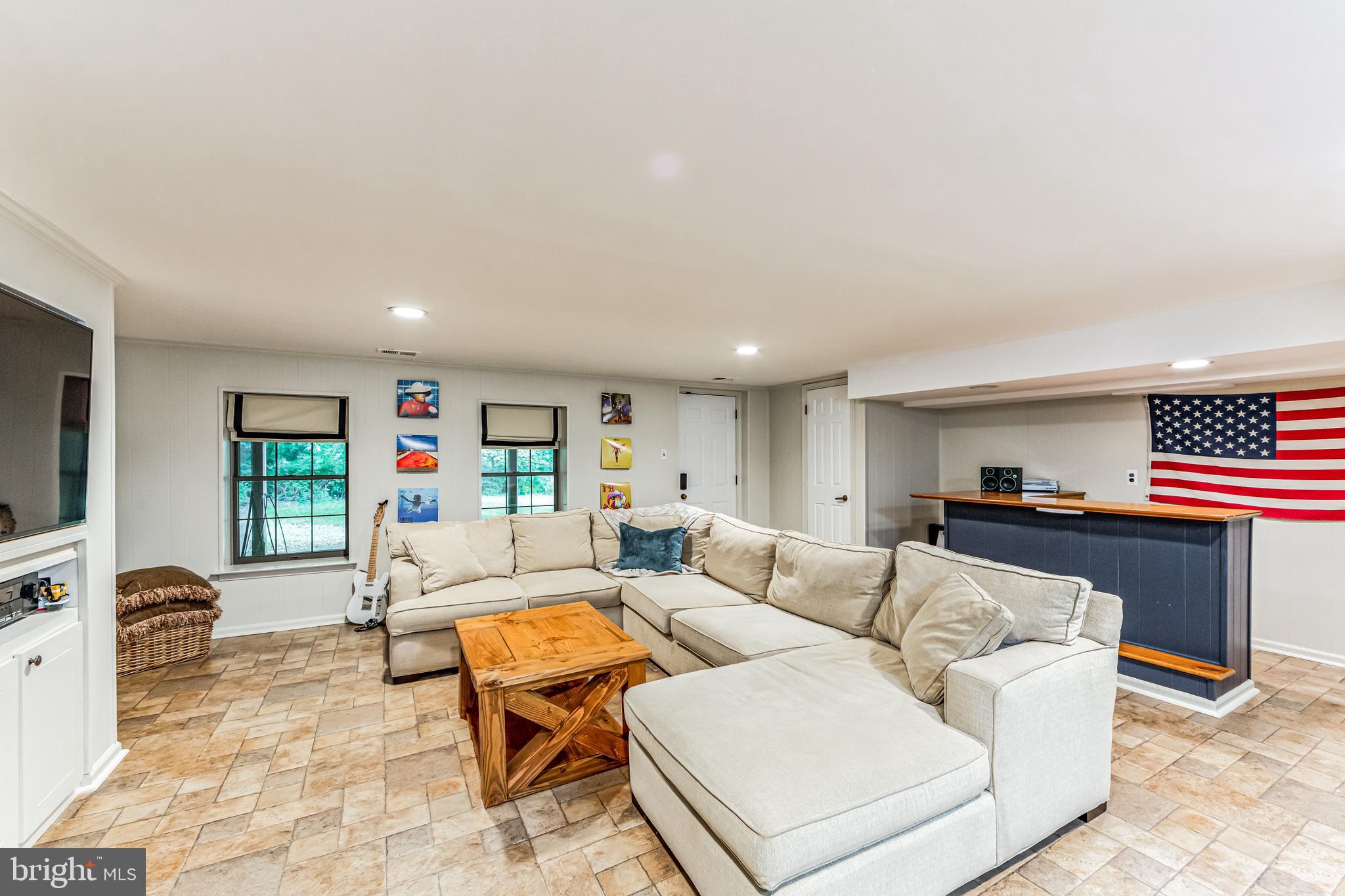 RUSTMONT - Residential