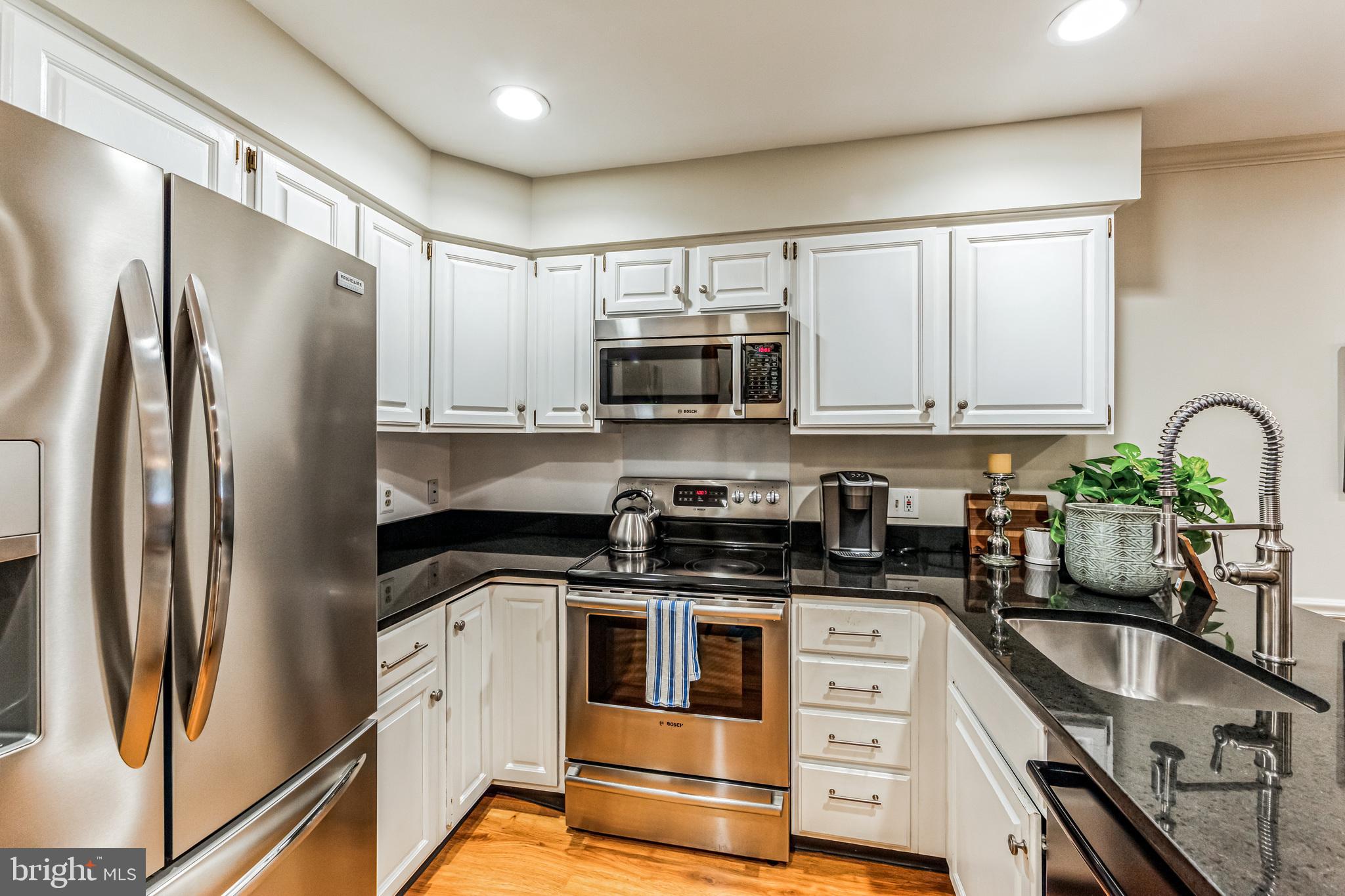 RUSTMONT - Residential