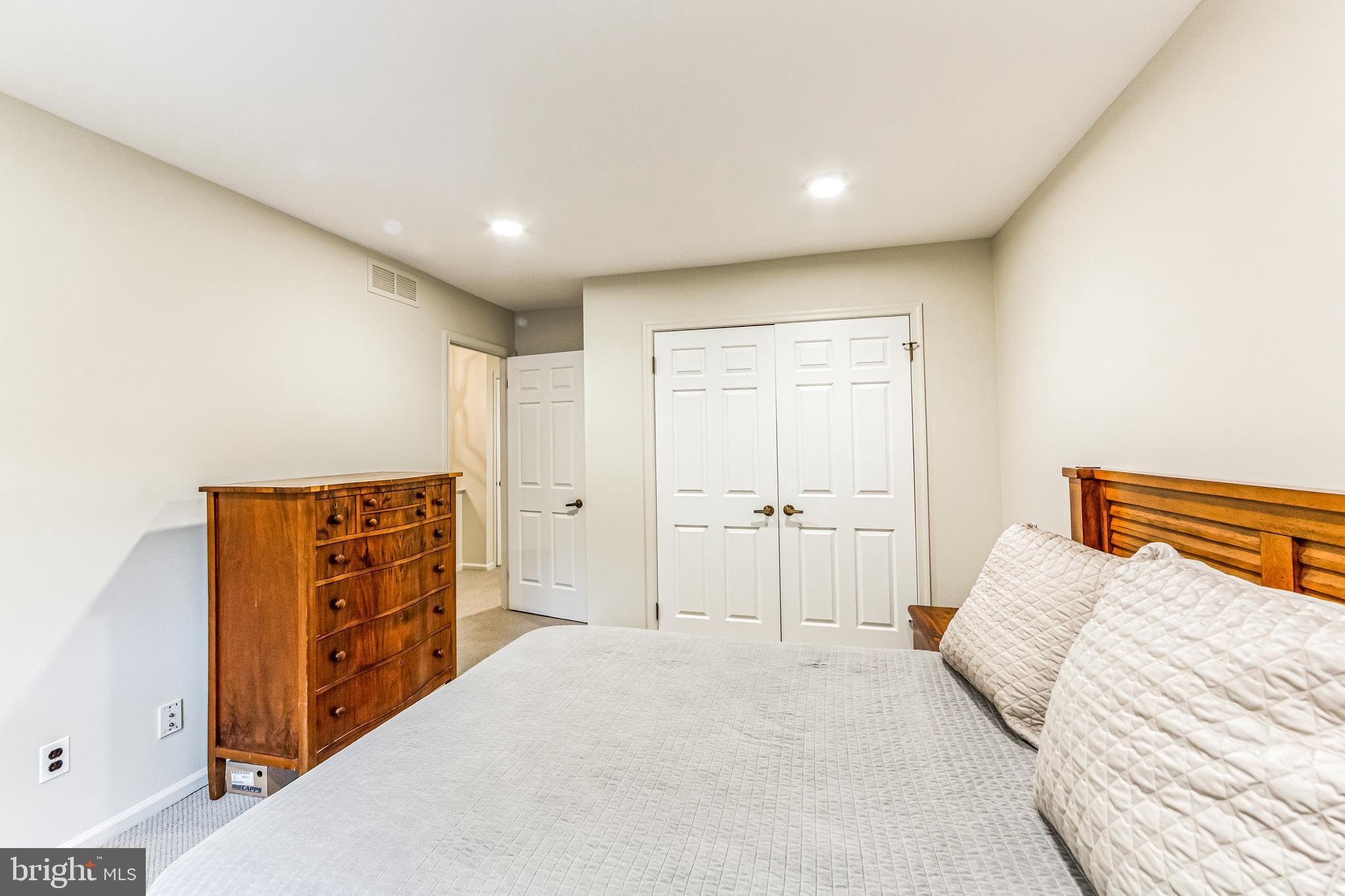 RUSTMONT - Residential