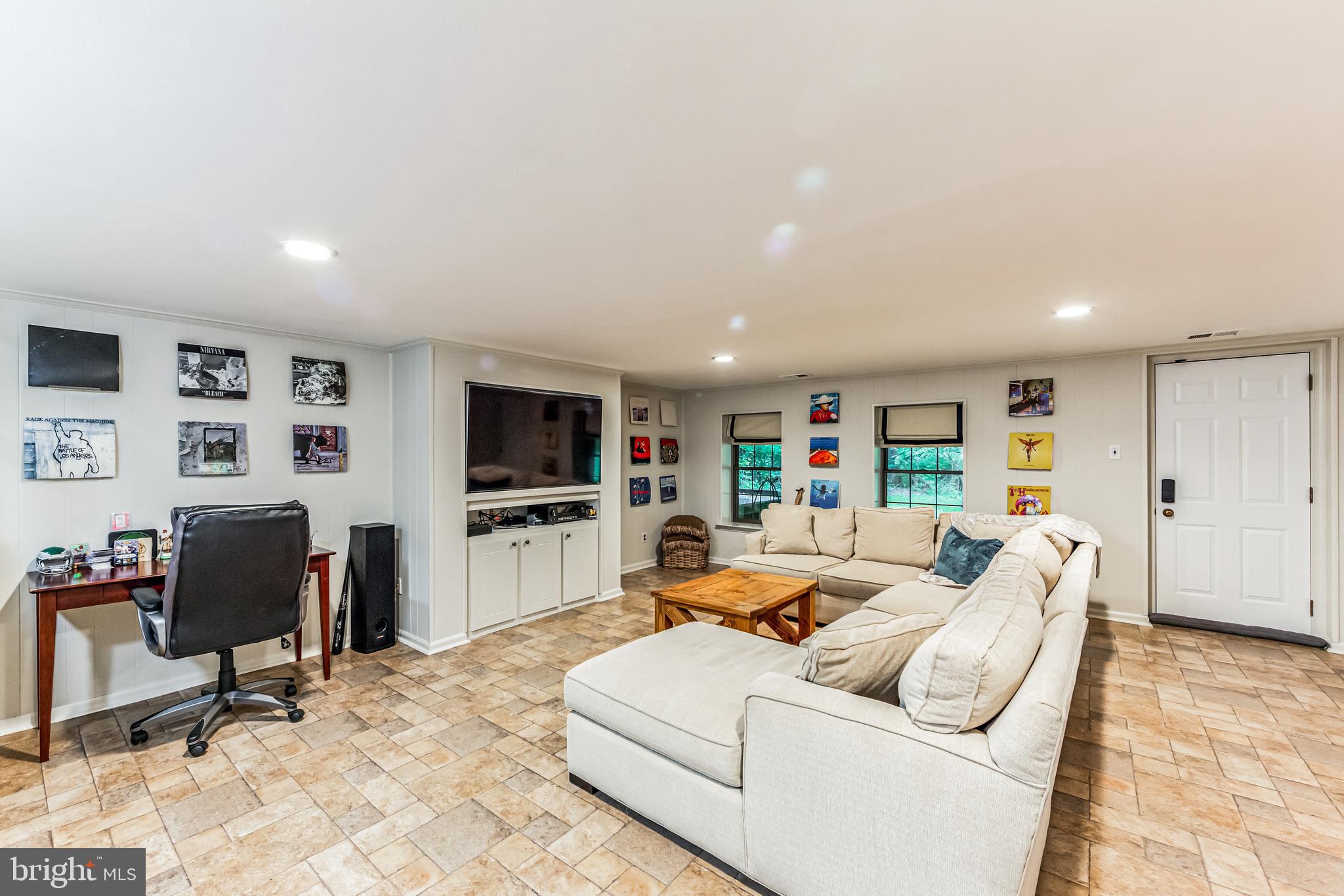 RUSTMONT - Residential