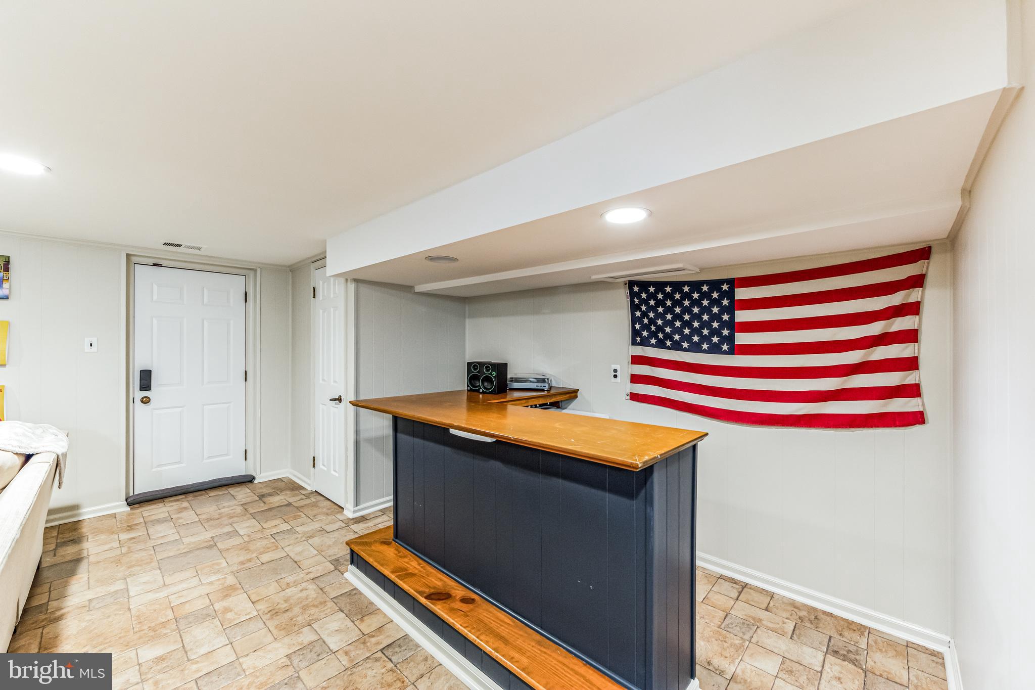 RUSTMONT - Residential