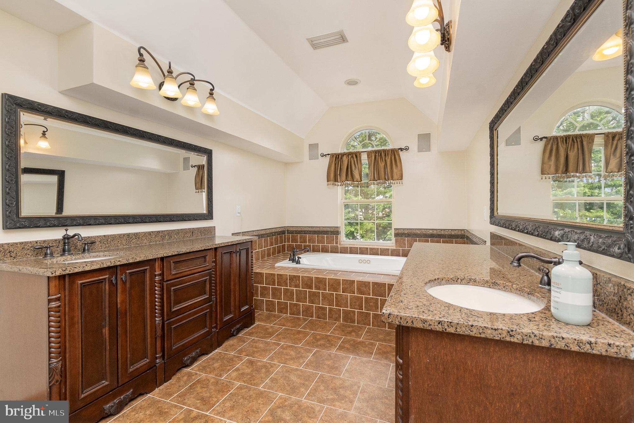 AMYCLAE EAST - Residential