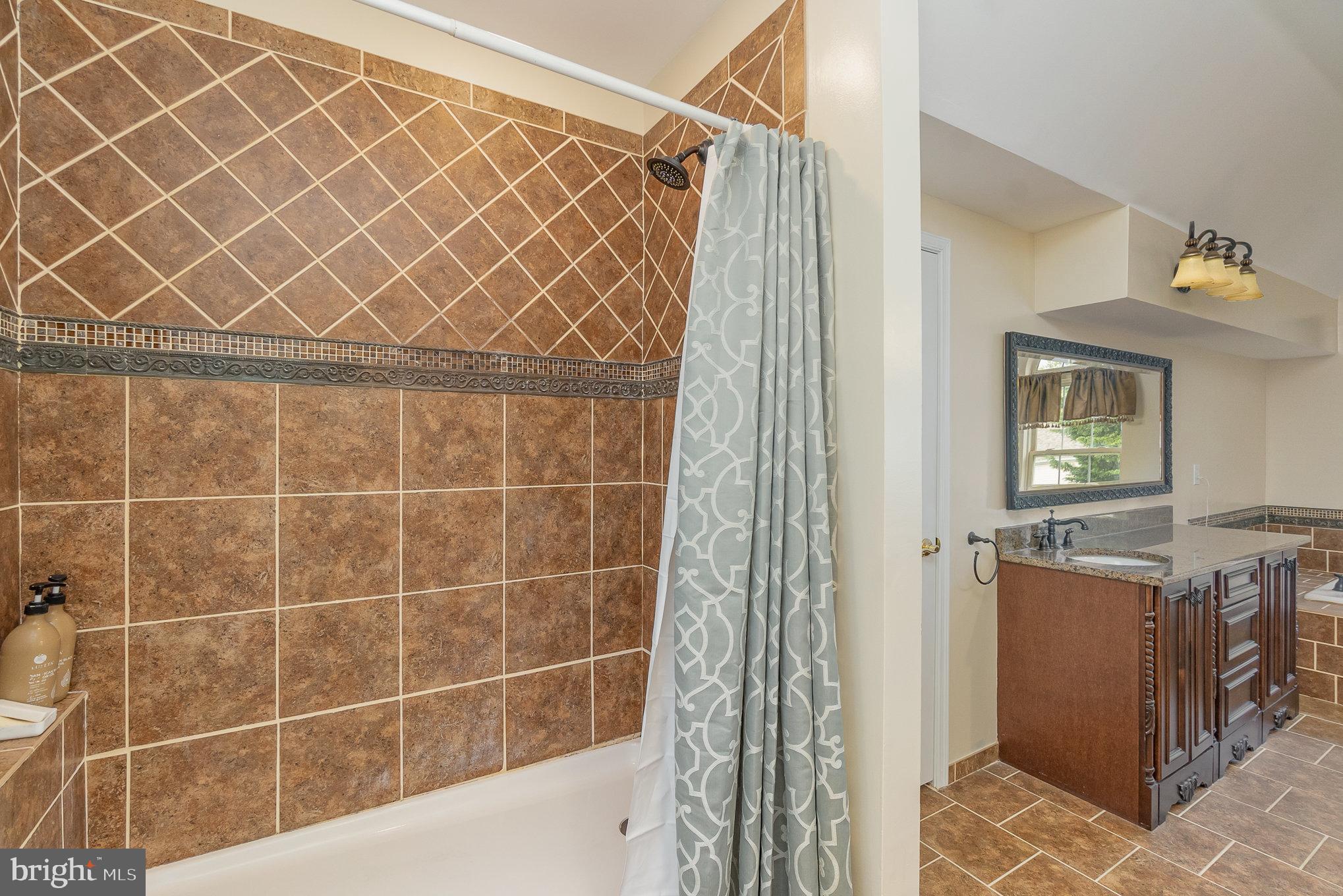 AMYCLAE EAST - Residential