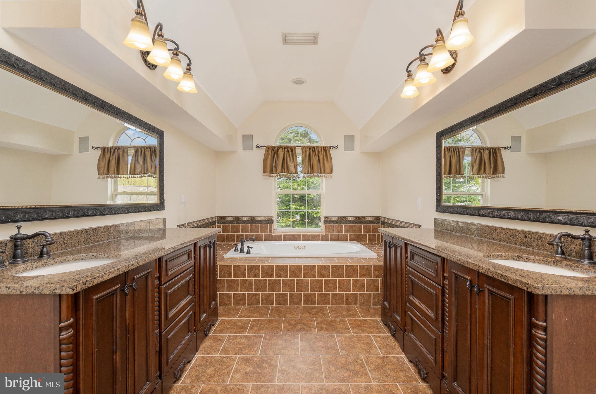 AMYCLAE EAST - Residential