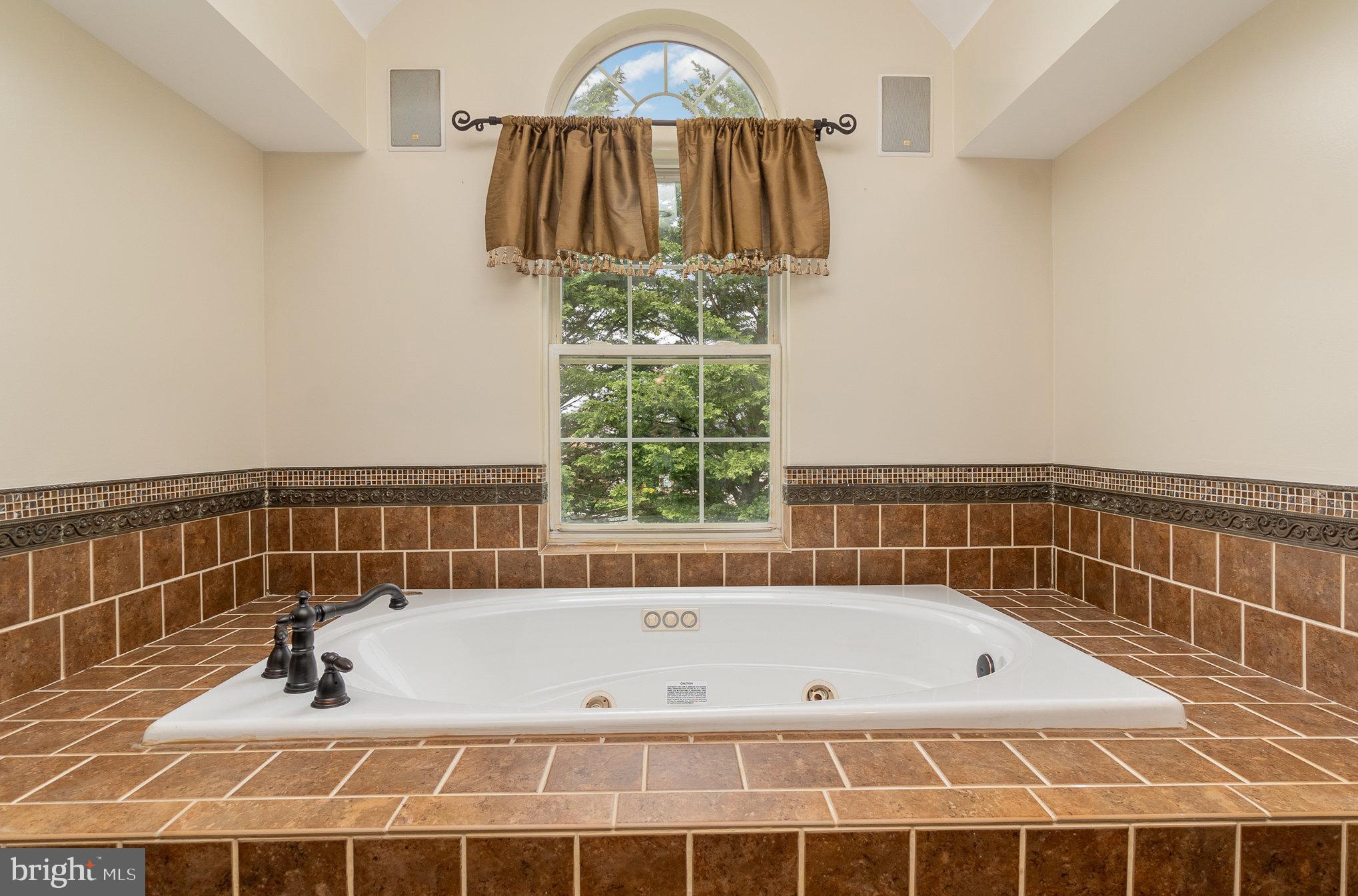 AMYCLAE EAST - Residential