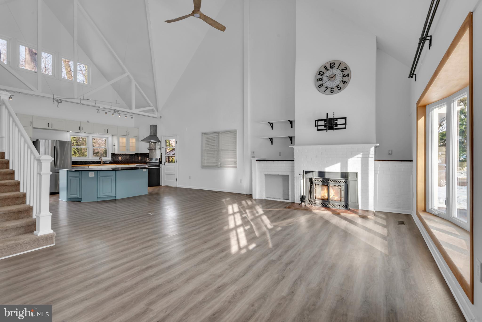 1080 CRESTVIEW DRIVE